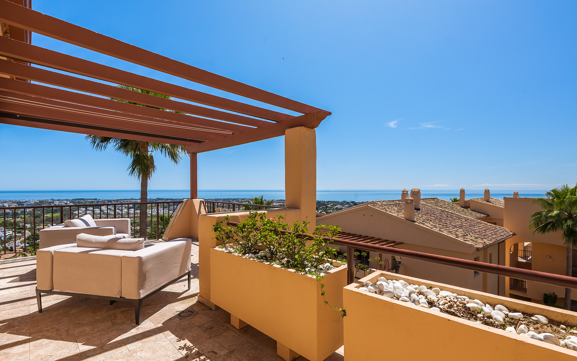 Luxury, three bedroom penthouse located in La Alqueria, Benahavis