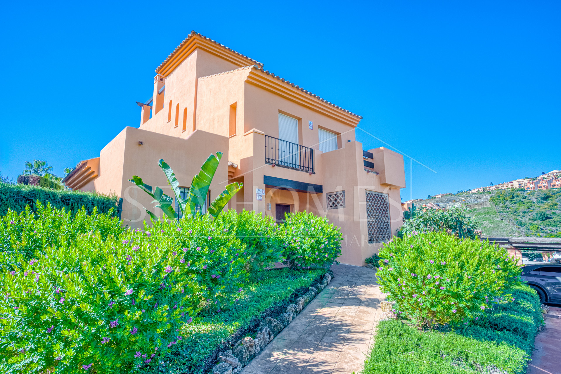 Incredible four bedroom, south west facing townhouse in the gated community, Paraiso Bellevue