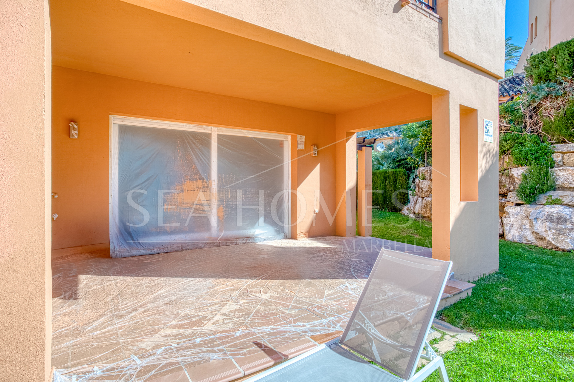 Incredible four bedroom, south west facing townhouse in the gated community, Paraiso Bellevue
