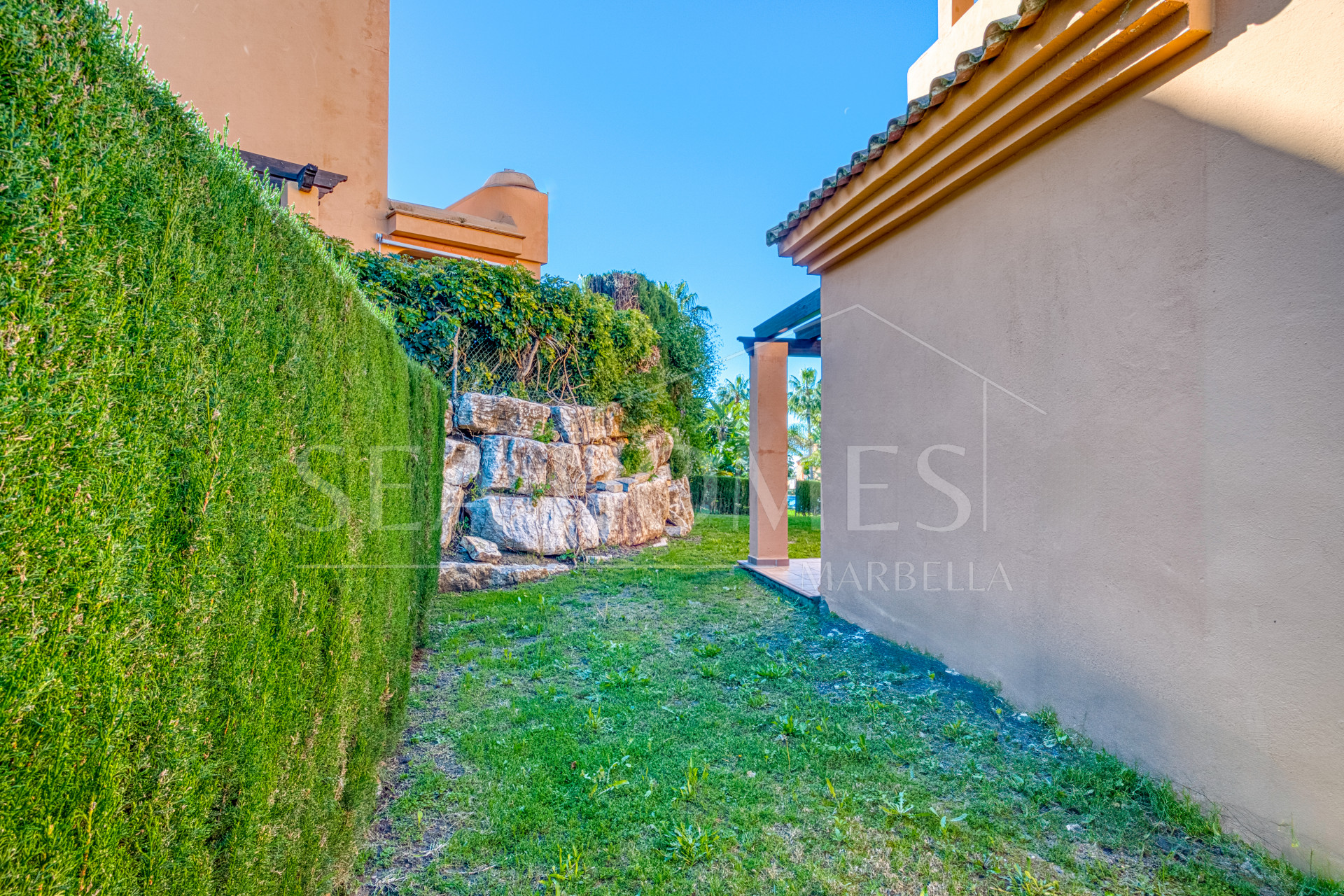 Incredible four bedroom, south west facing townhouse in the gated community, Paraiso Bellevue
