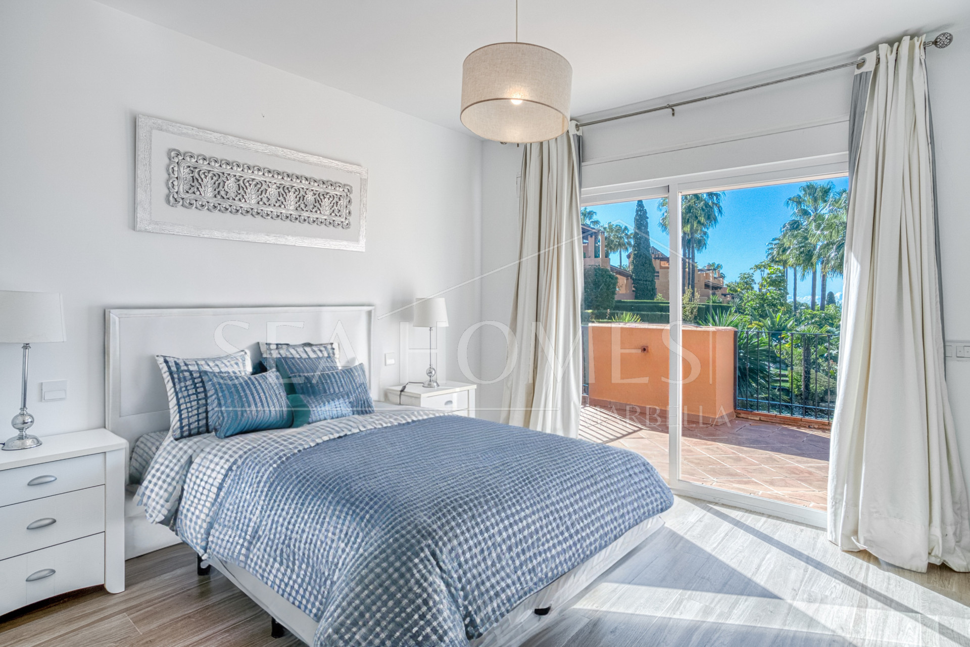 Incredible four bedroom, south west facing townhouse in the gated community, Paraiso Bellevue