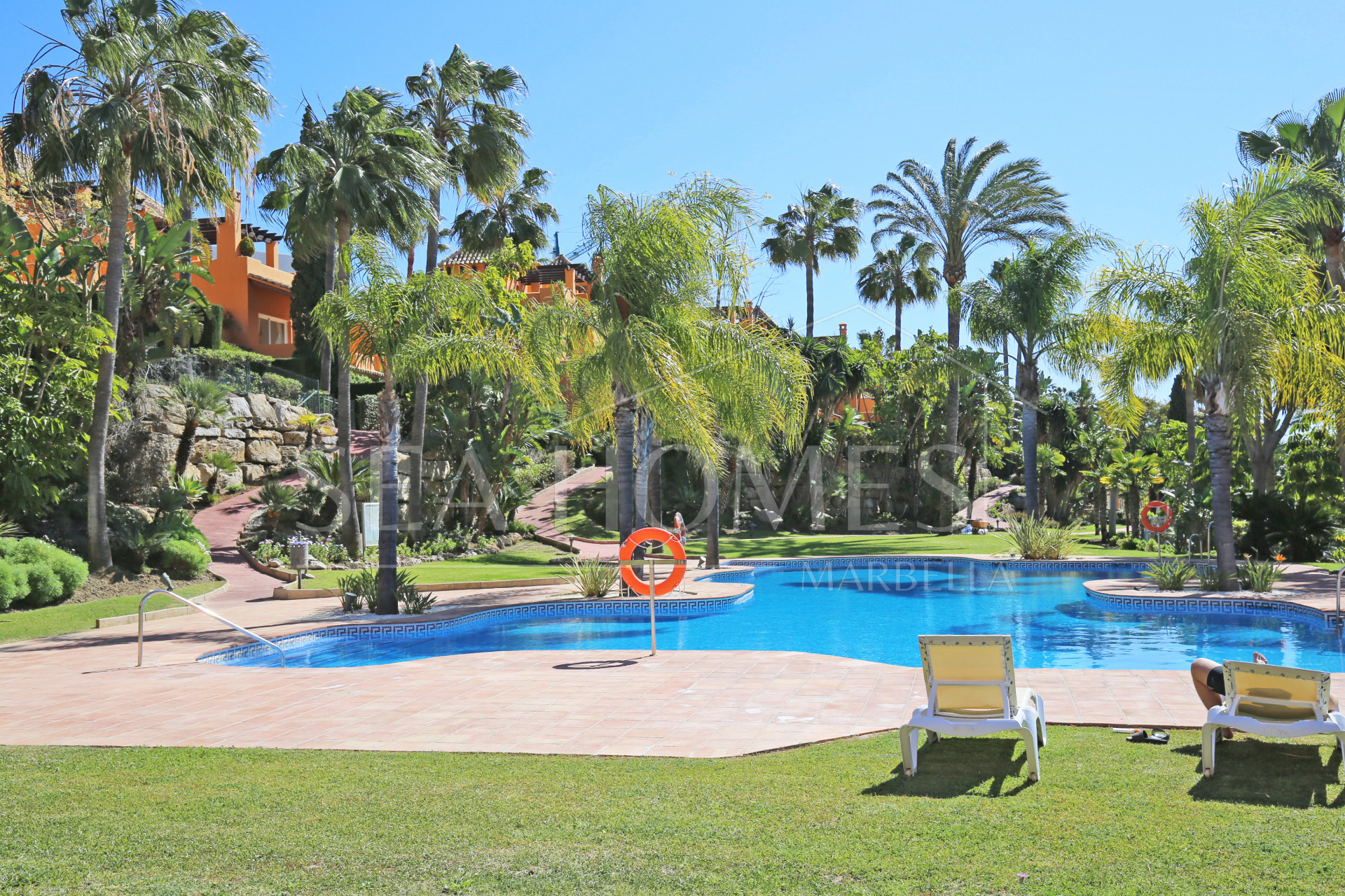 Incredible four bedroom, south west facing townhouse in the gated community, Paraiso Bellevue