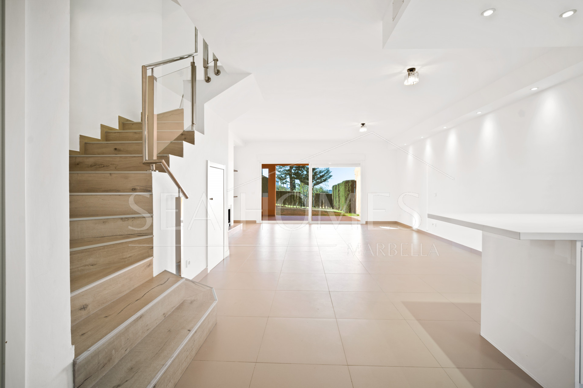 Incredible four bedroom, south west facing townhouse in the gated community, Paraiso Bellevue