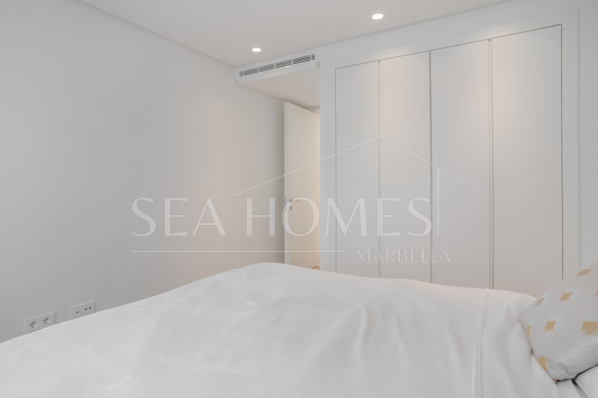 Beautiful two bedroom, south east facing apartment located in the exclusive Urbanisation Palo Alto