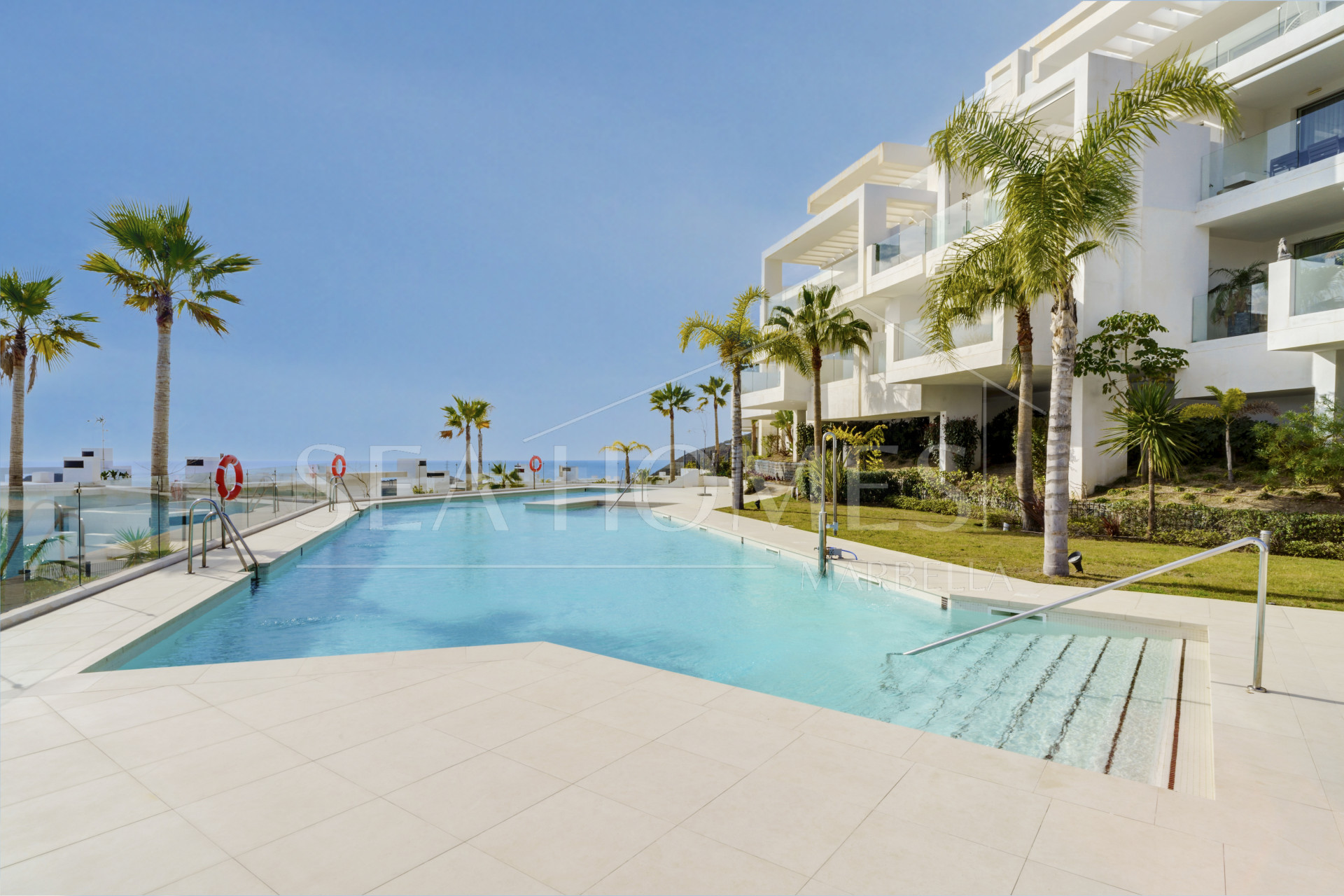 Beautiful two bedroom, south east facing apartment located in the exclusive Urbanisation Palo Alto