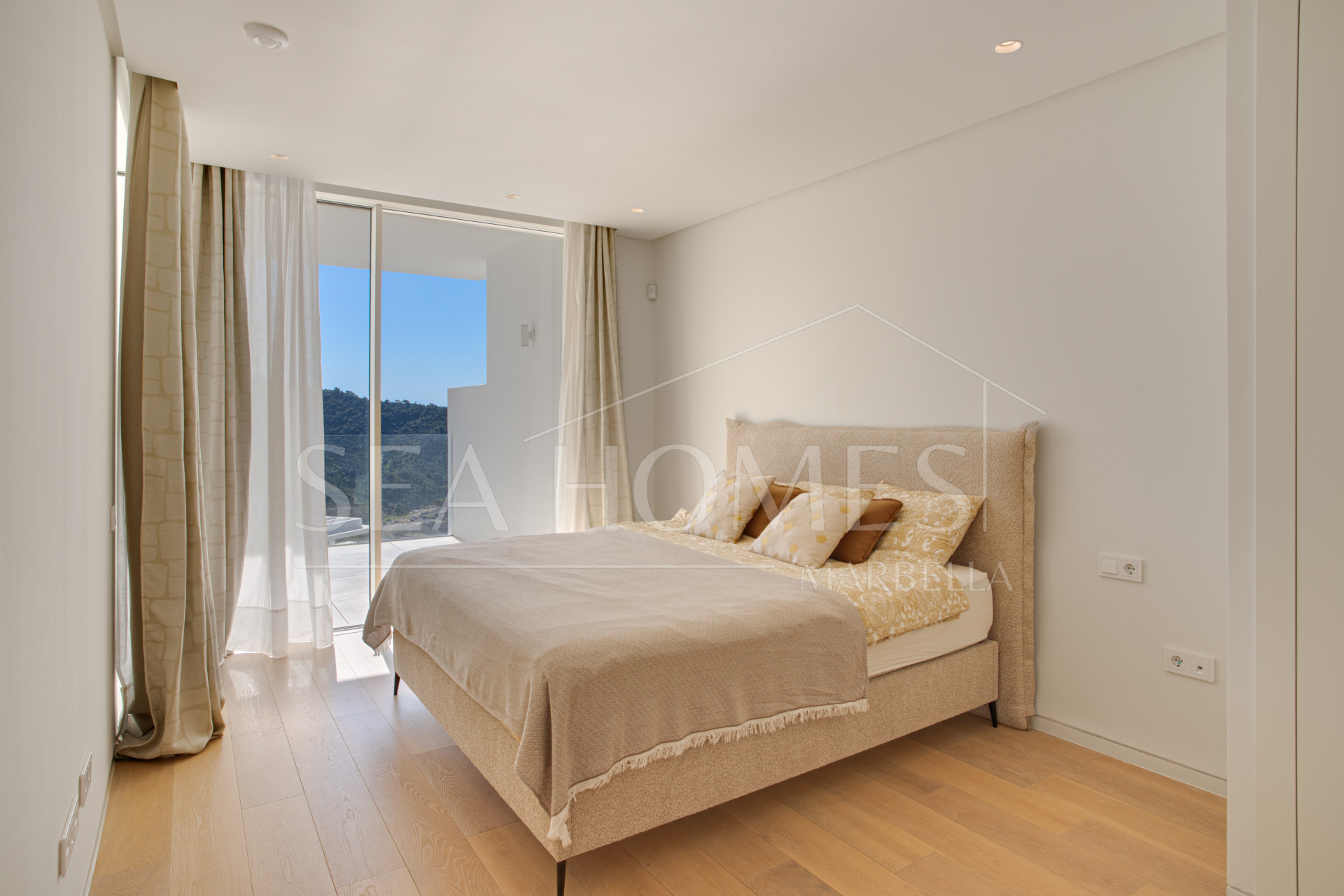 Beautiful two bedroom, south east facing apartment located in the exclusive Urbanisation Palo Alto