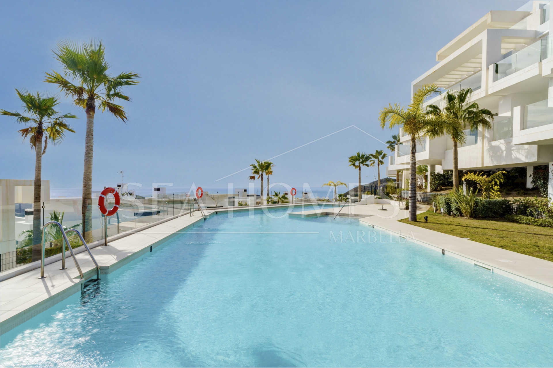 Beautiful two bedroom, south east facing apartment located in the exclusive Urbanisation Palo Alto