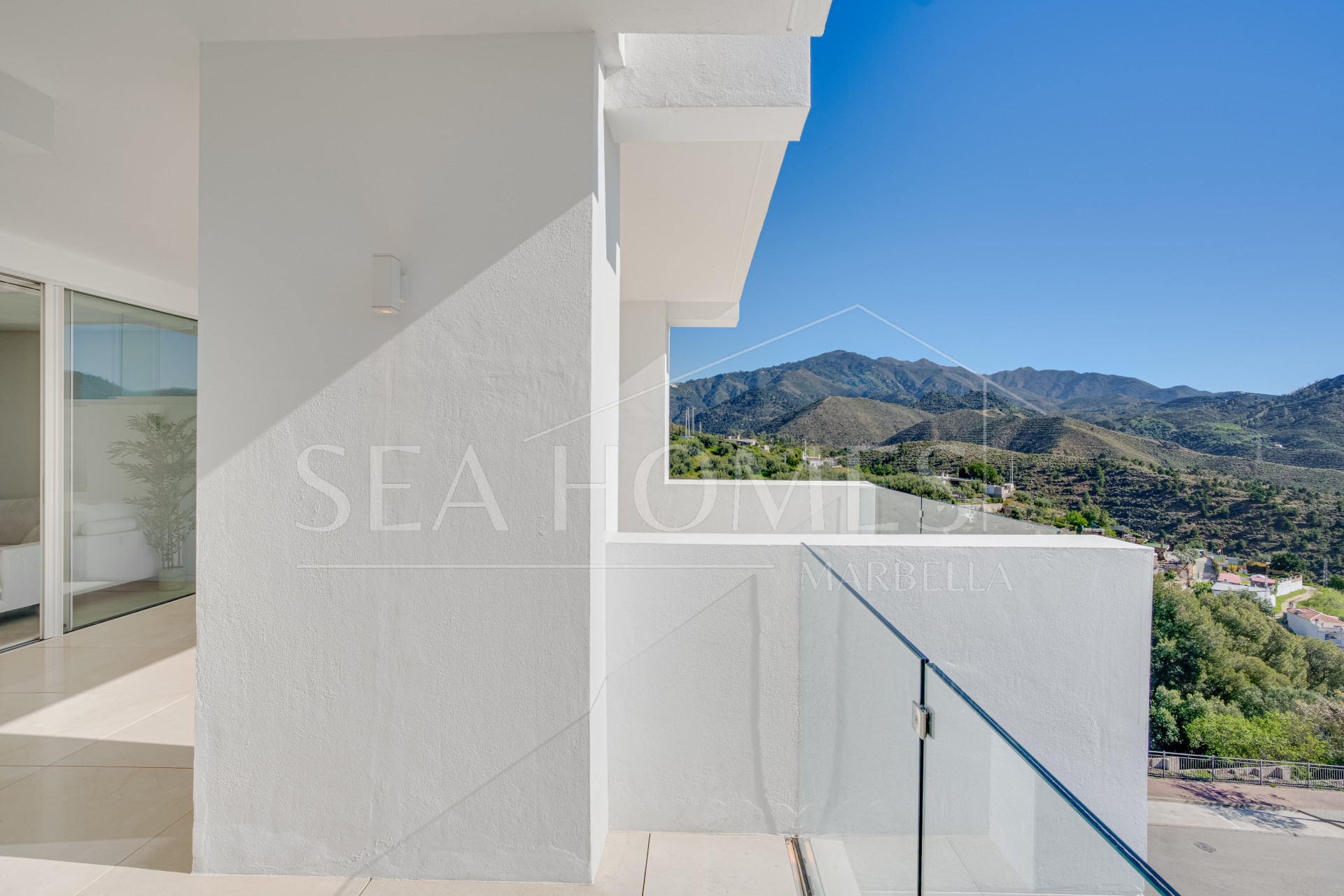 Beautiful two bedroom, south east facing apartment located in the exclusive Urbanisation Palo Alto