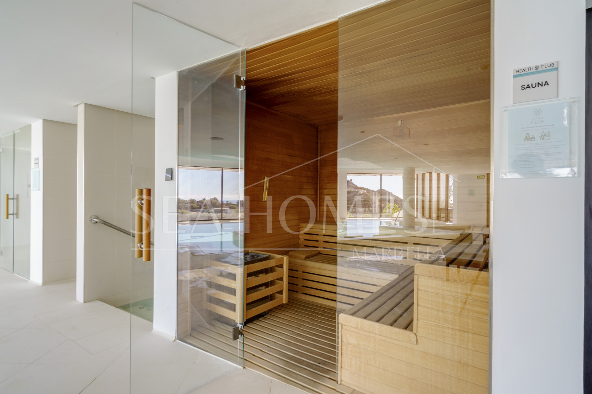 Beautiful two bedroom, south east facing apartment located in the exclusive Urbanisation Palo Alto