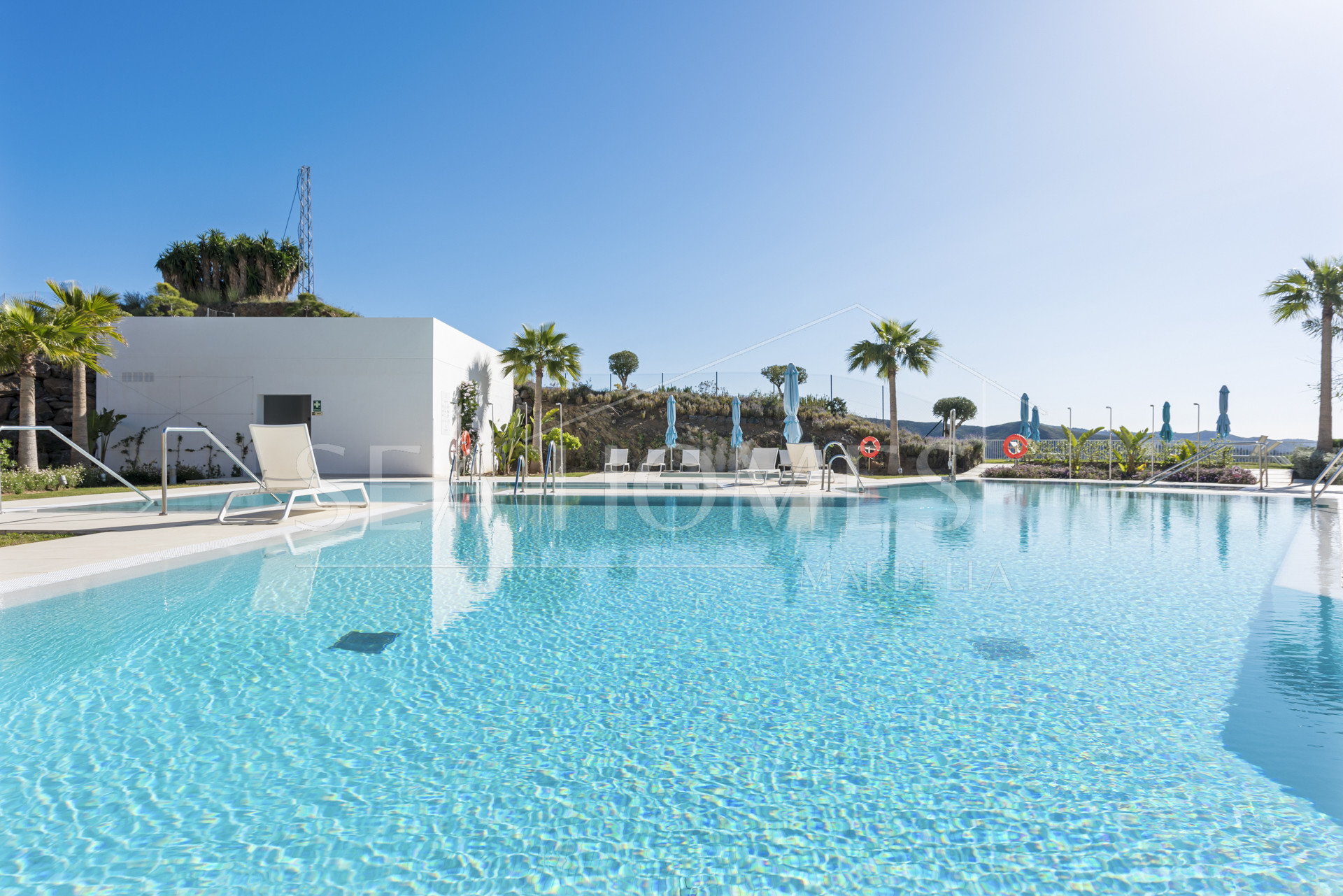 Beautiful two bedroom, south east facing apartment located in the exclusive Urbanisation Palo Alto