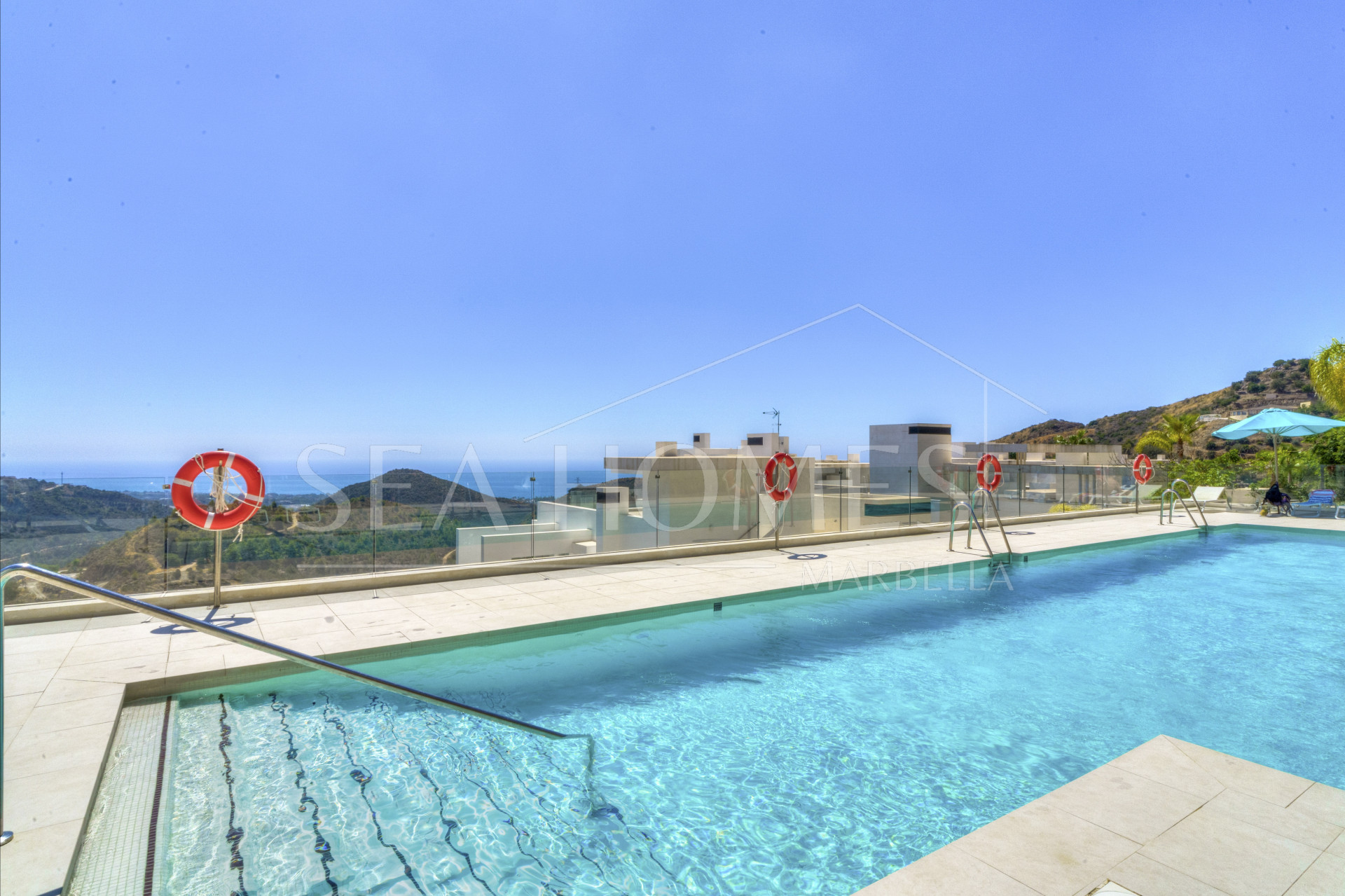 Beautiful two bedroom, south east facing apartment located in the exclusive Urbanisation Palo Alto