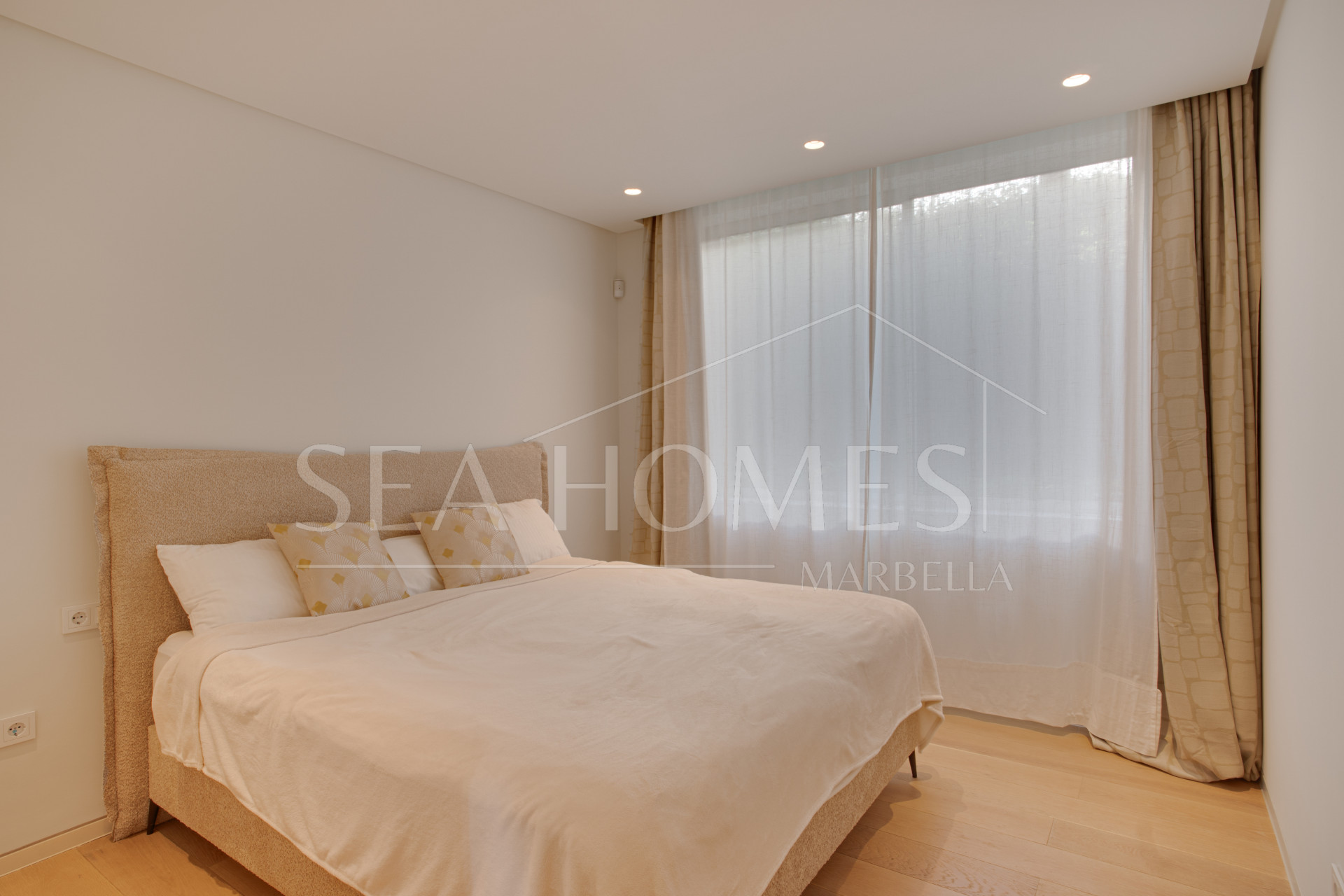 Beautiful two bedroom, south east facing apartment located in the exclusive Urbanisation Palo Alto