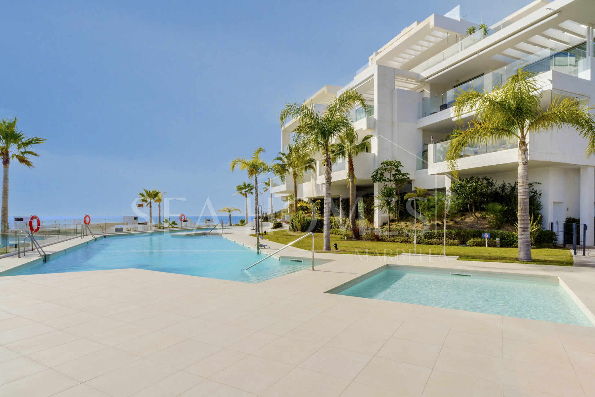 Beautiful two bedroom, south east facing apartment located in the exclusive Urbanisation Palo Alto