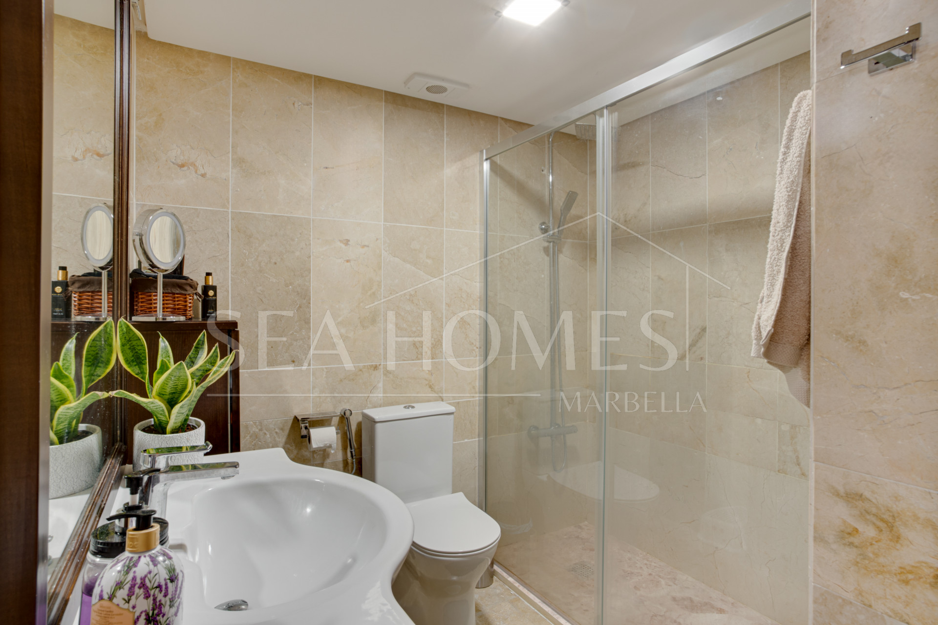 Beautiful south-west facing apartment in the gated and well-established community of Coto Real, Marbella.