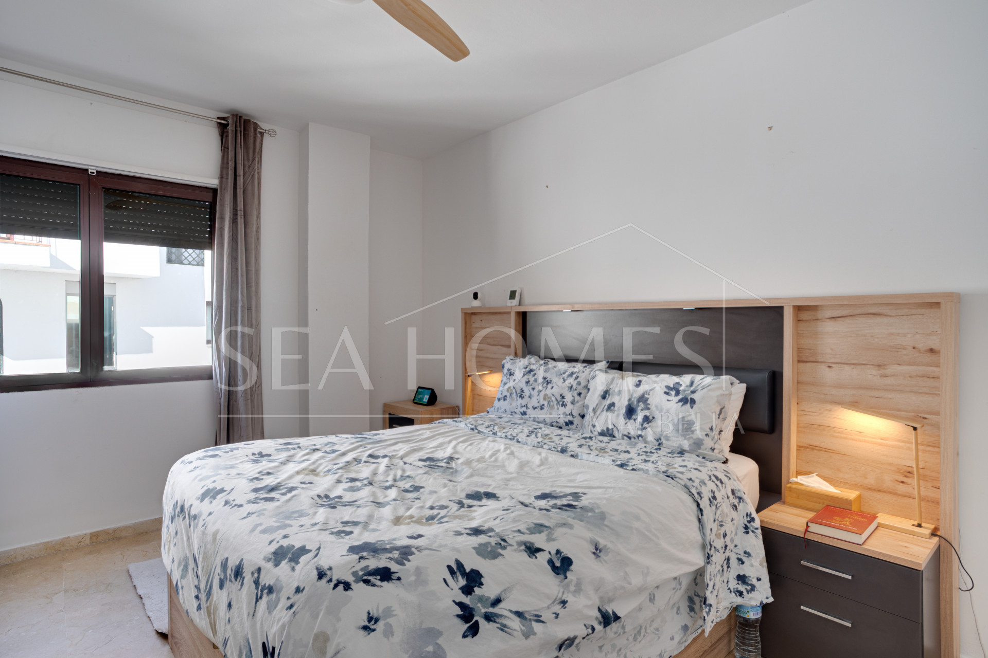 Beautiful south-west facing apartment in the gated and well-established community of Coto Real, Marbella.