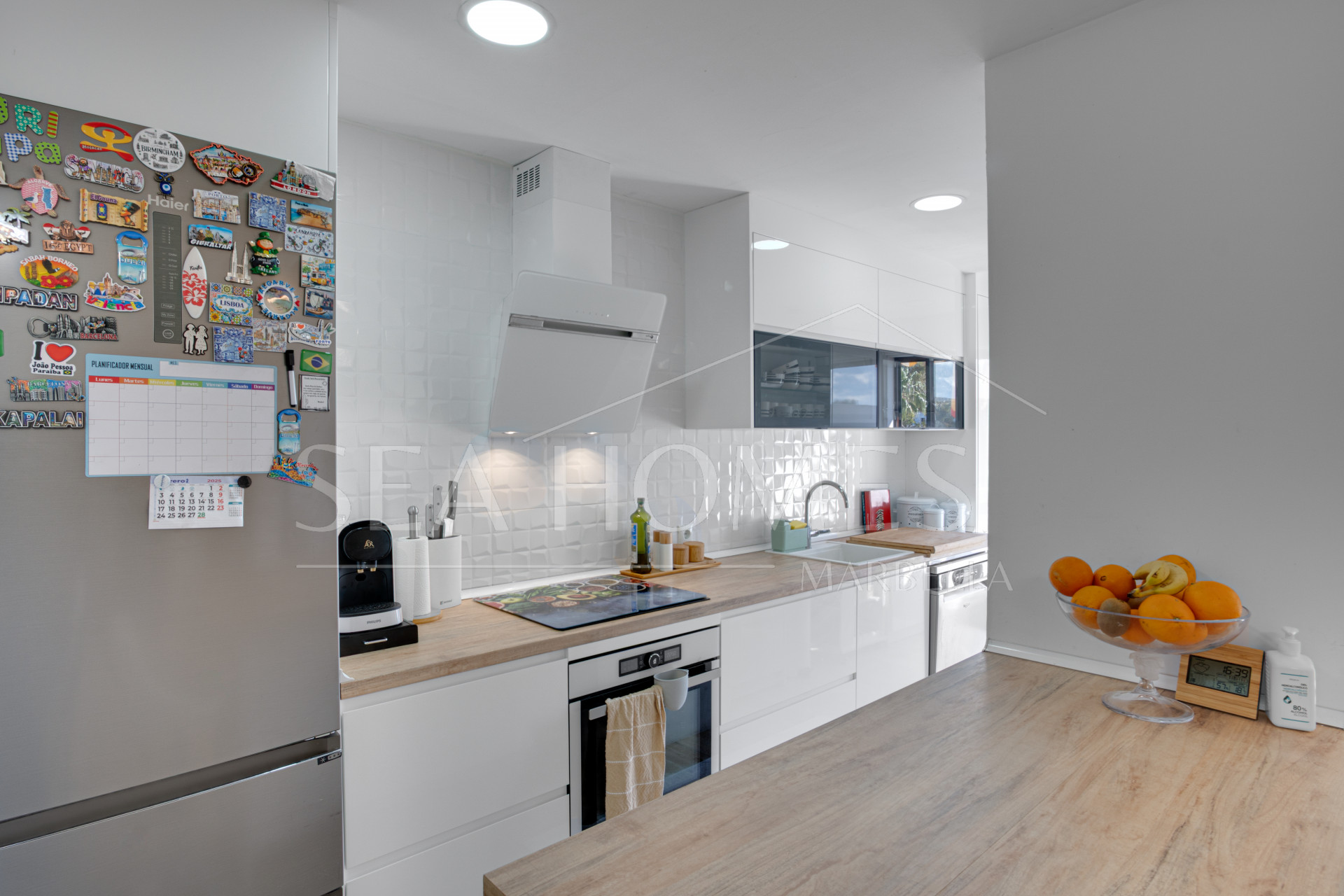 Beautiful south-west facing apartment in the gated and well-established community of Coto Real, Marbella.