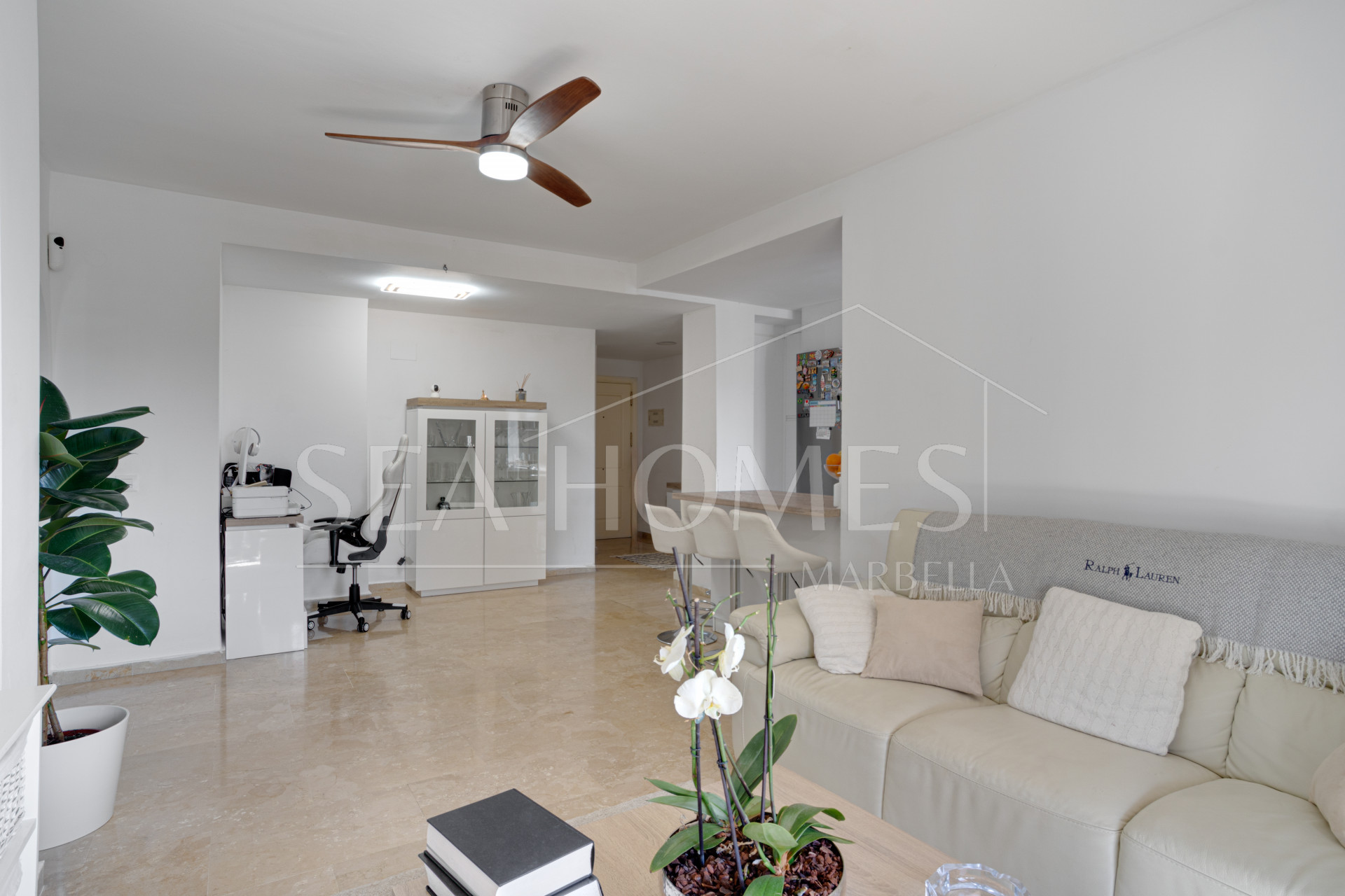 Beautiful south-west facing apartment in the gated and well-established community of Coto Real, Marbella.