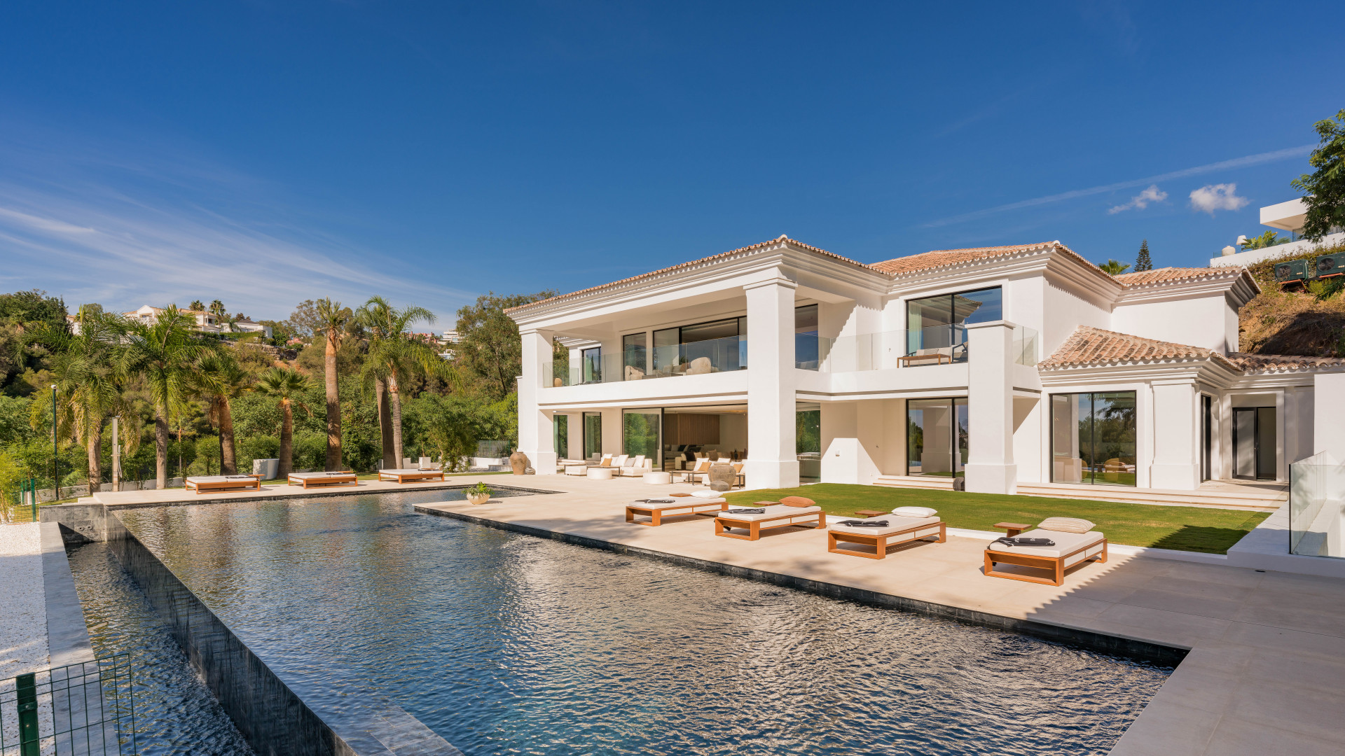 Incredible, south facing seven bedroom Villa located in La Quinta, Benahavis.
