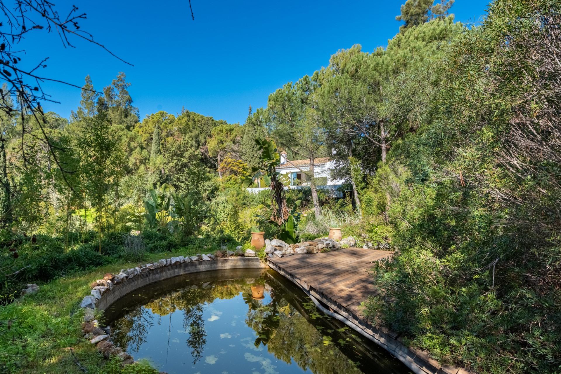Traditional, south facing five bedroom Villa located in El Madroñal, Benahavis