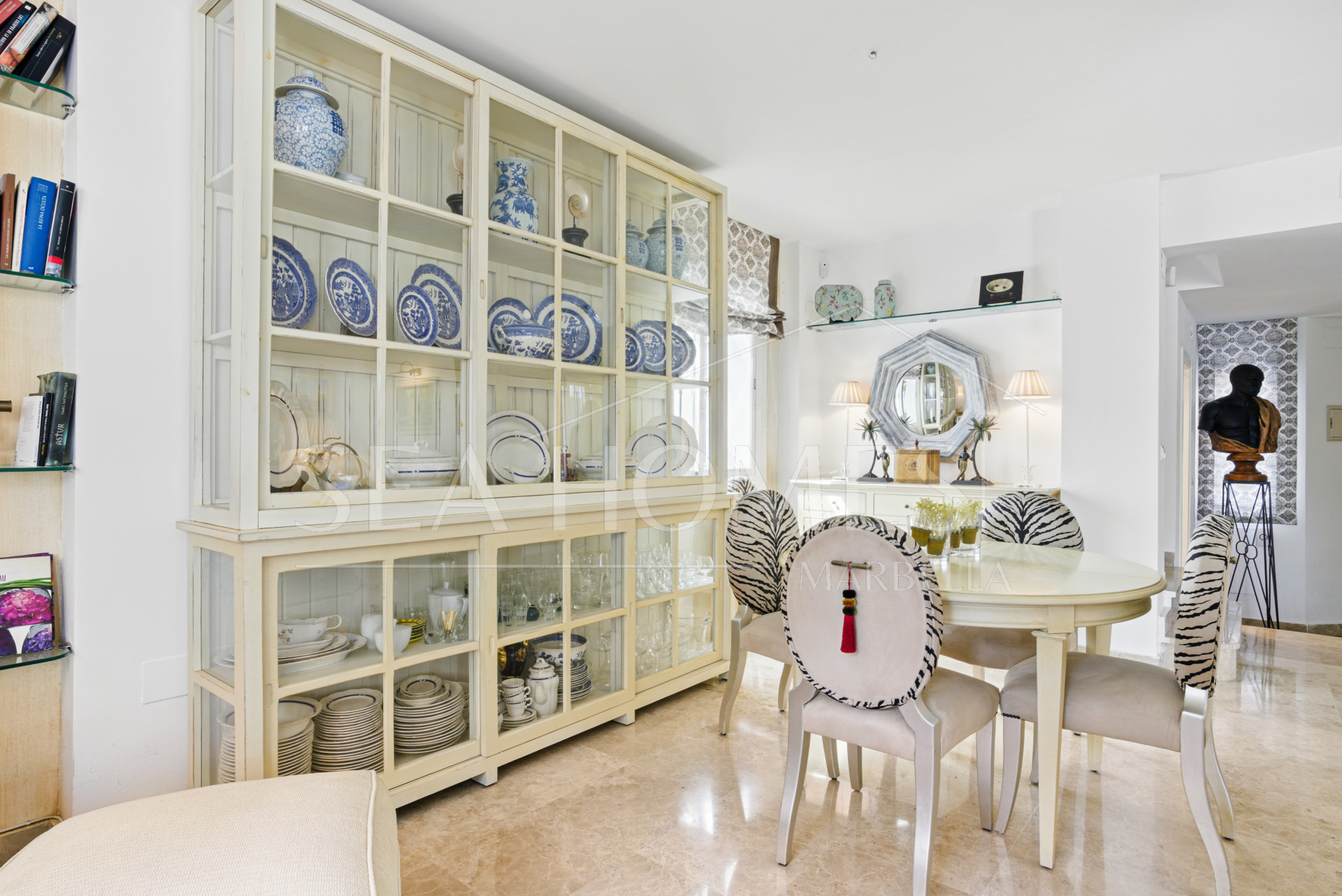 Exclusive east-facing three-bedroom townhouse in Los Naranjos de Marbella.