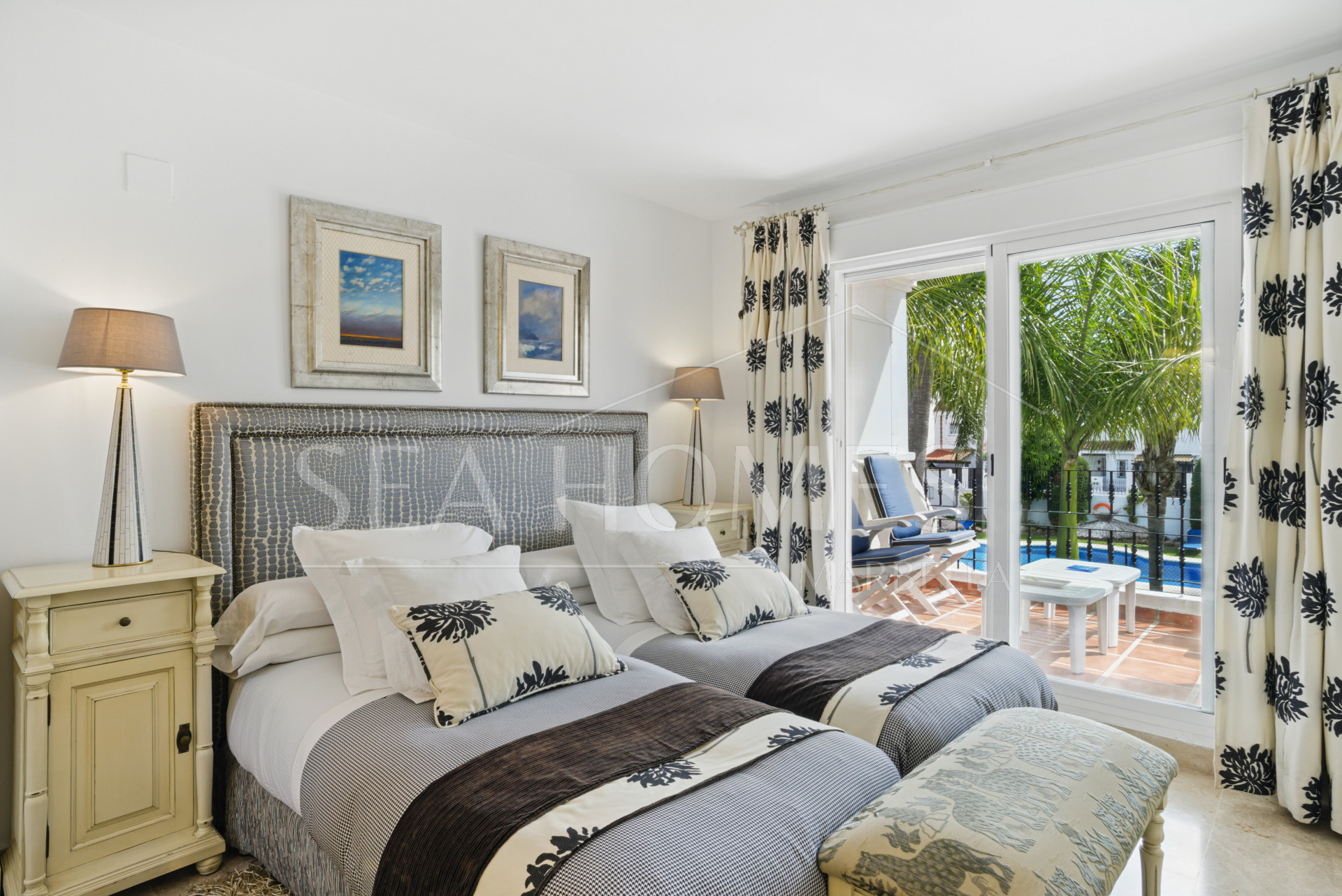Exclusive east-facing three-bedroom townhouse in Los Naranjos de Marbella.