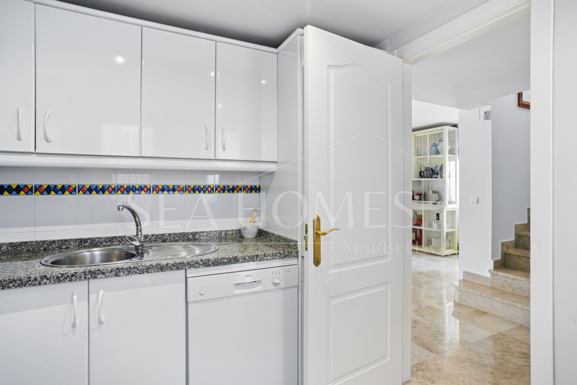 Exclusive east-facing three-bedroom townhouse in Los Naranjos de Marbella.