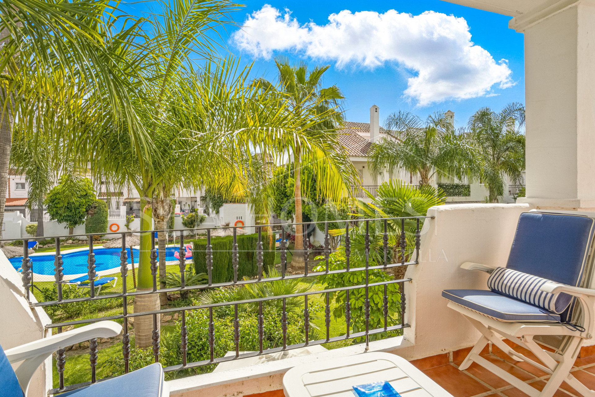 Exclusive east-facing three-bedroom townhouse in Los Naranjos de Marbella.