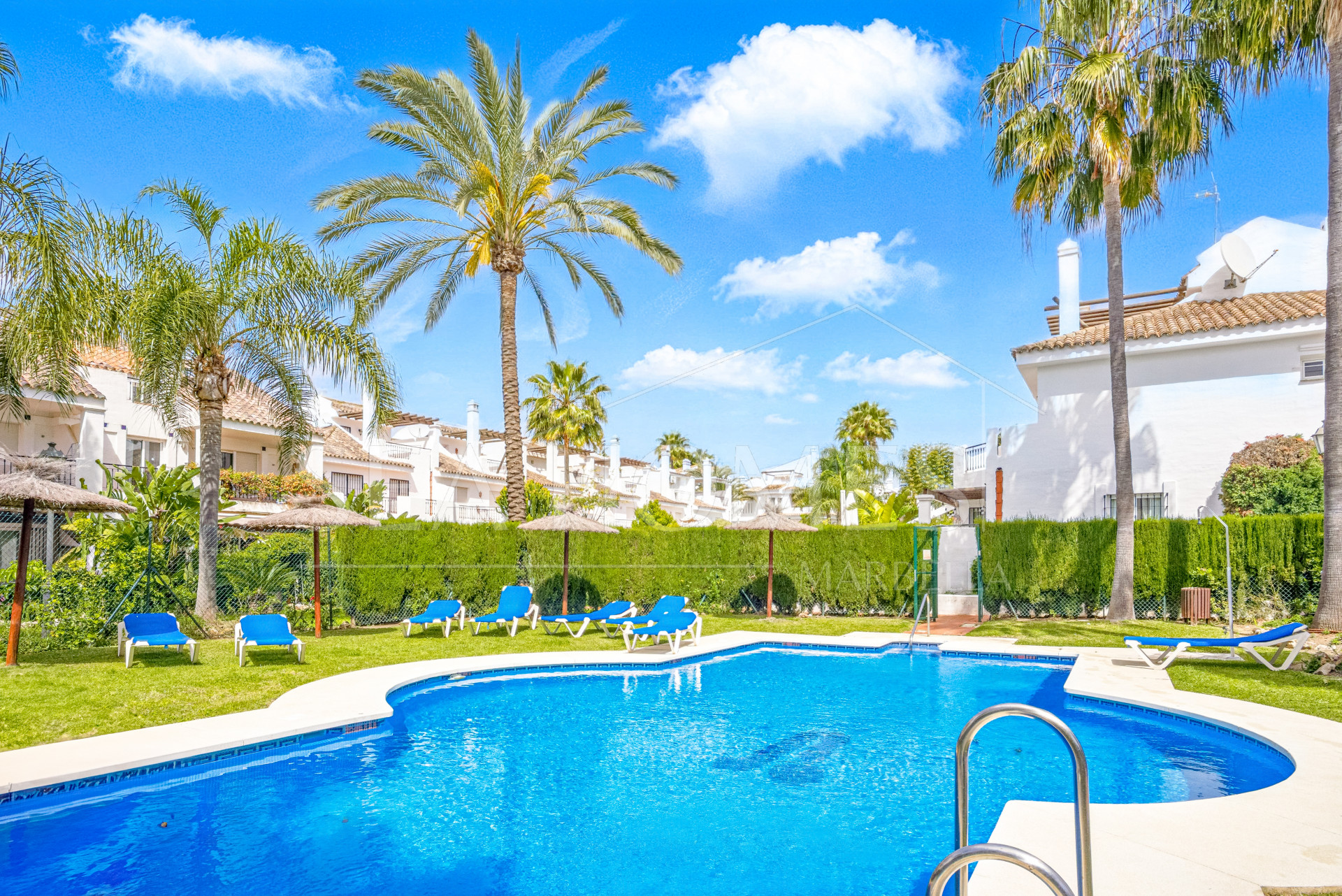 Exclusive east-facing three-bedroom townhouse in Los Naranjos de Marbella.