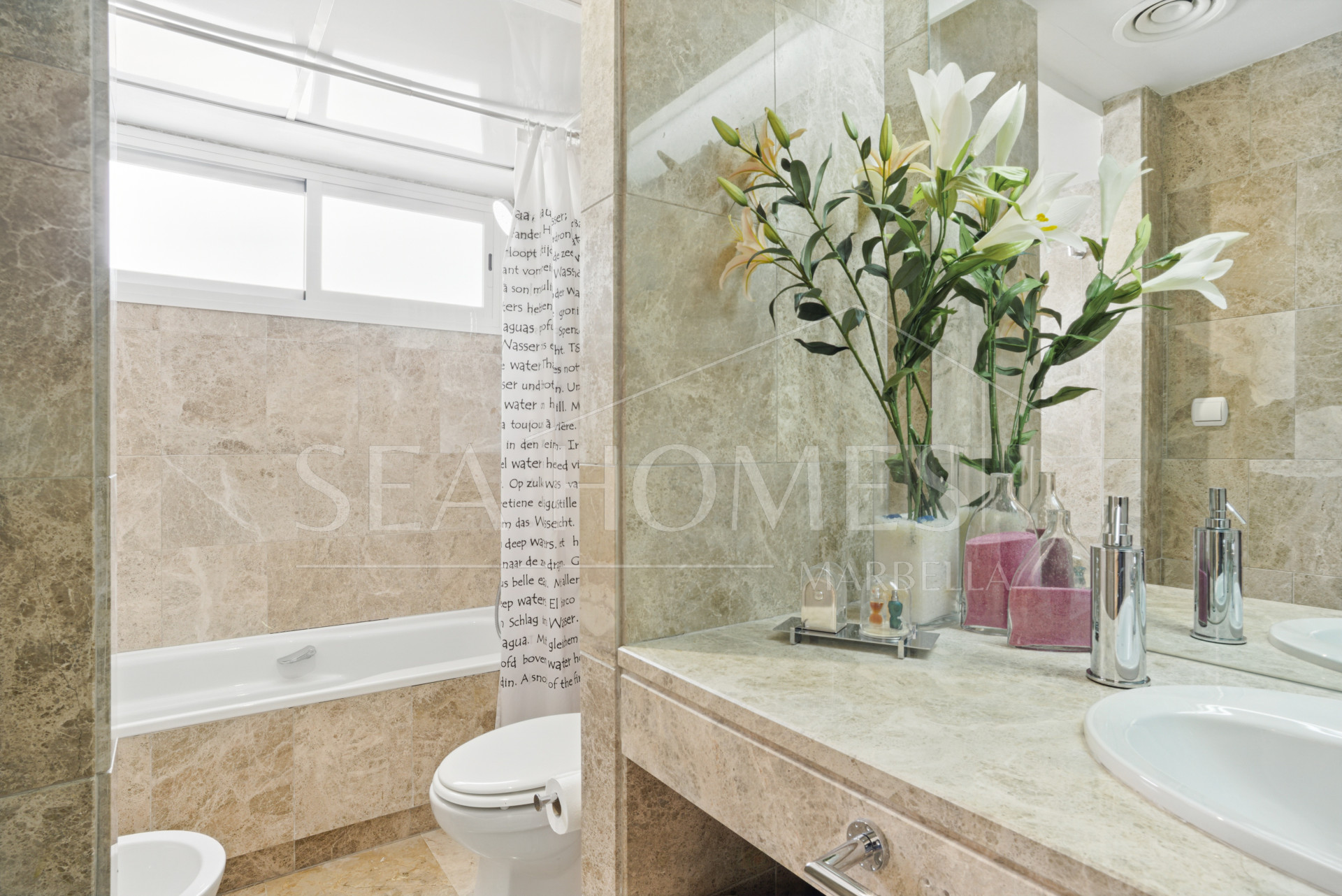 Exclusive east-facing three-bedroom townhouse in Los Naranjos de Marbella.
