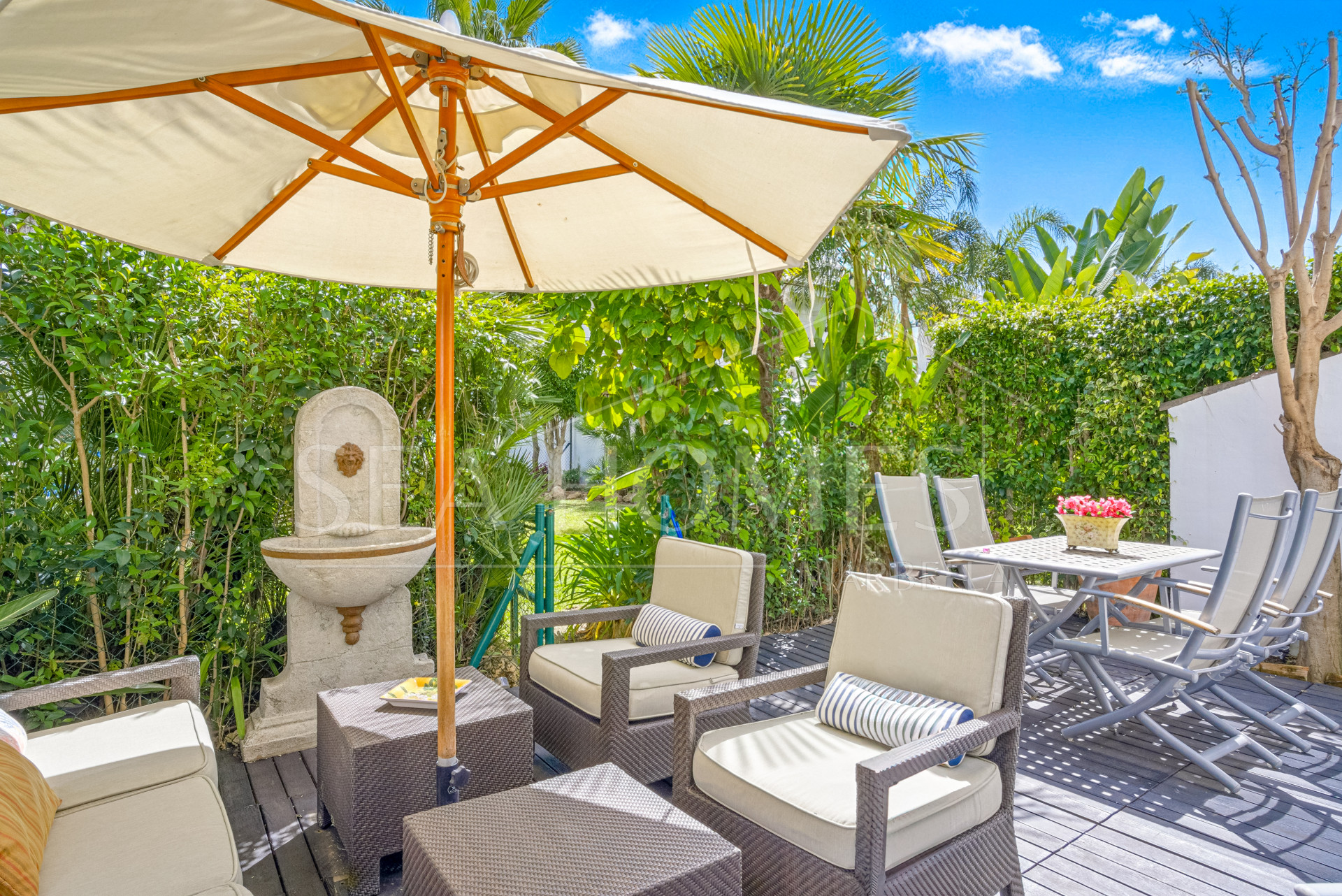 Exclusive east-facing three-bedroom townhouse in Los Naranjos de Marbella.