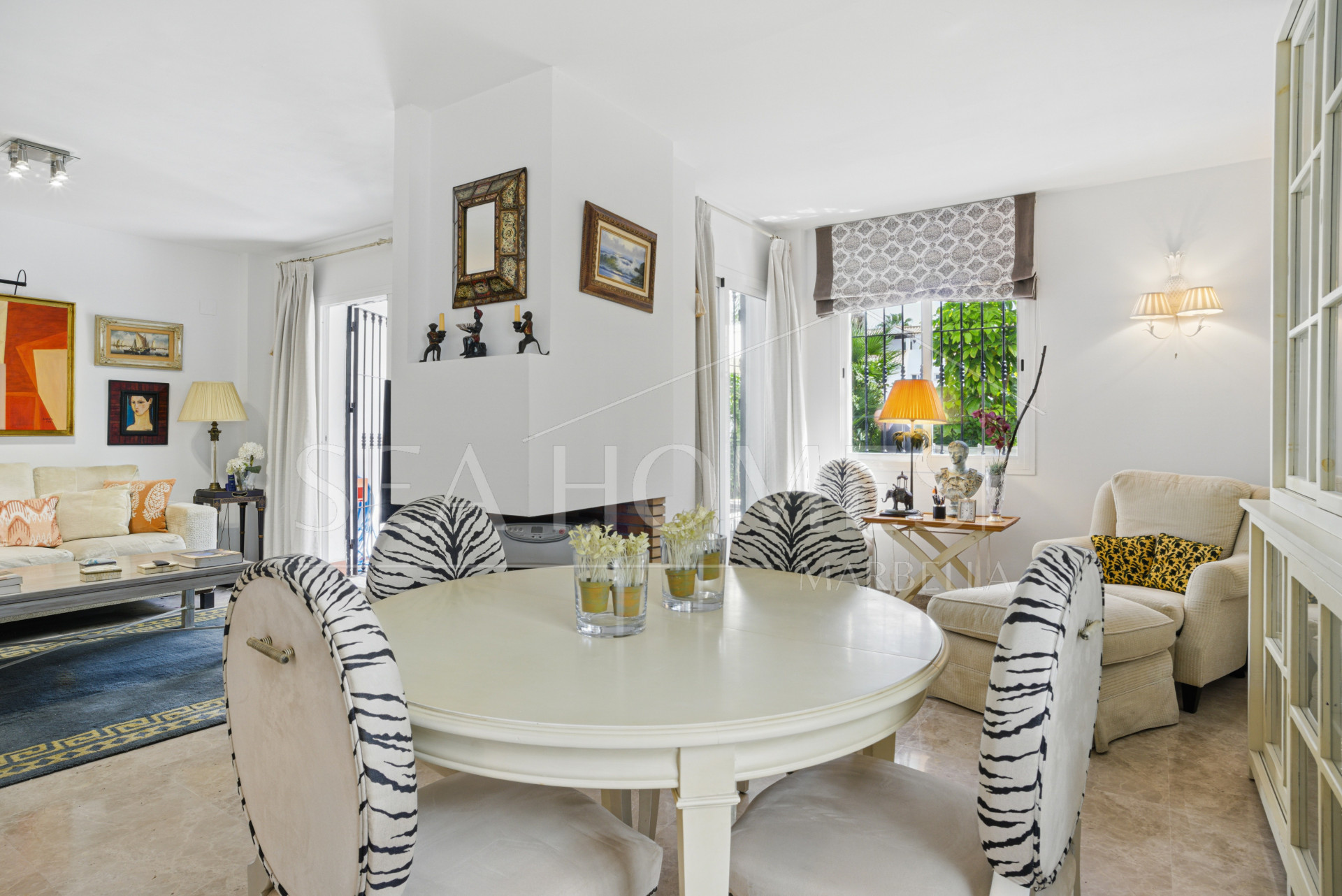 Exclusive east-facing three-bedroom townhouse in Los Naranjos de Marbella.
