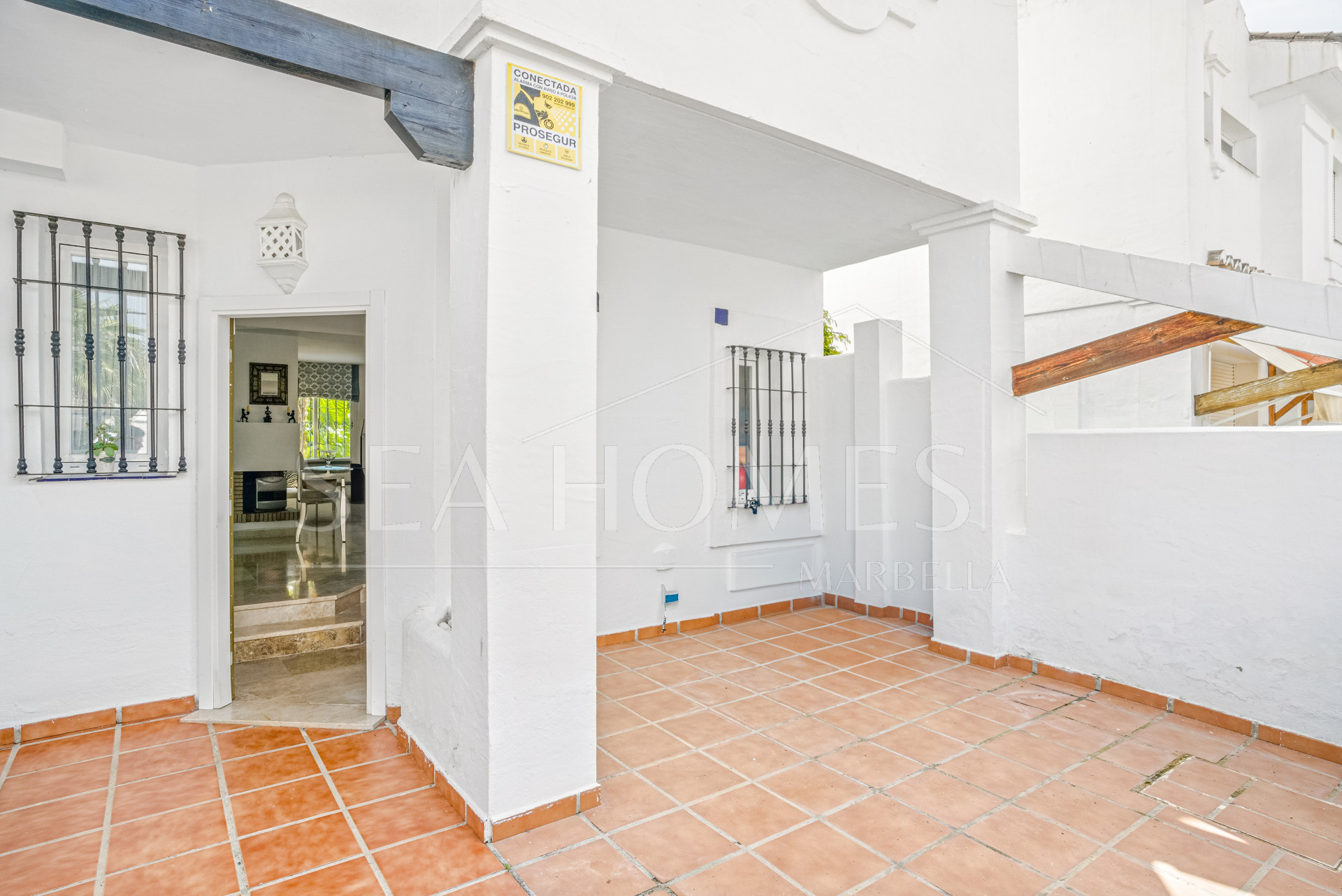 Exclusive east-facing three-bedroom townhouse in Los Naranjos de Marbella.