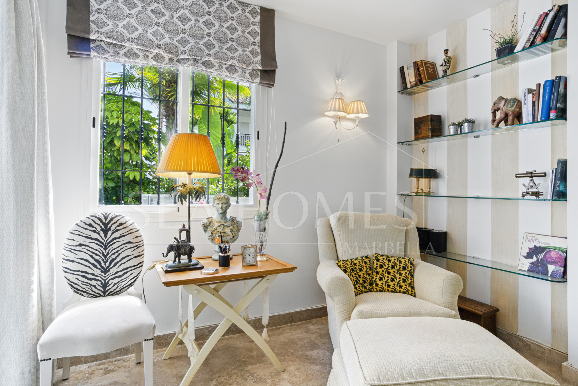 Exclusive east-facing three-bedroom townhouse in Los Naranjos de Marbella.