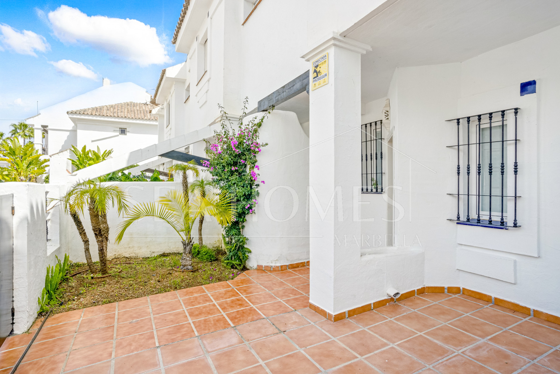 Exclusive east-facing three-bedroom townhouse in Los Naranjos de Marbella.