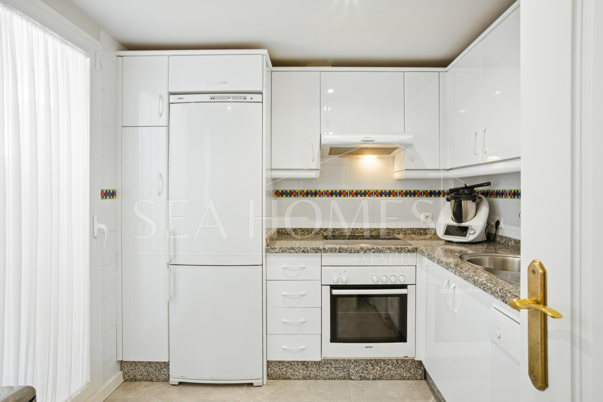 Exclusive east-facing three-bedroom townhouse in Los Naranjos de Marbella.