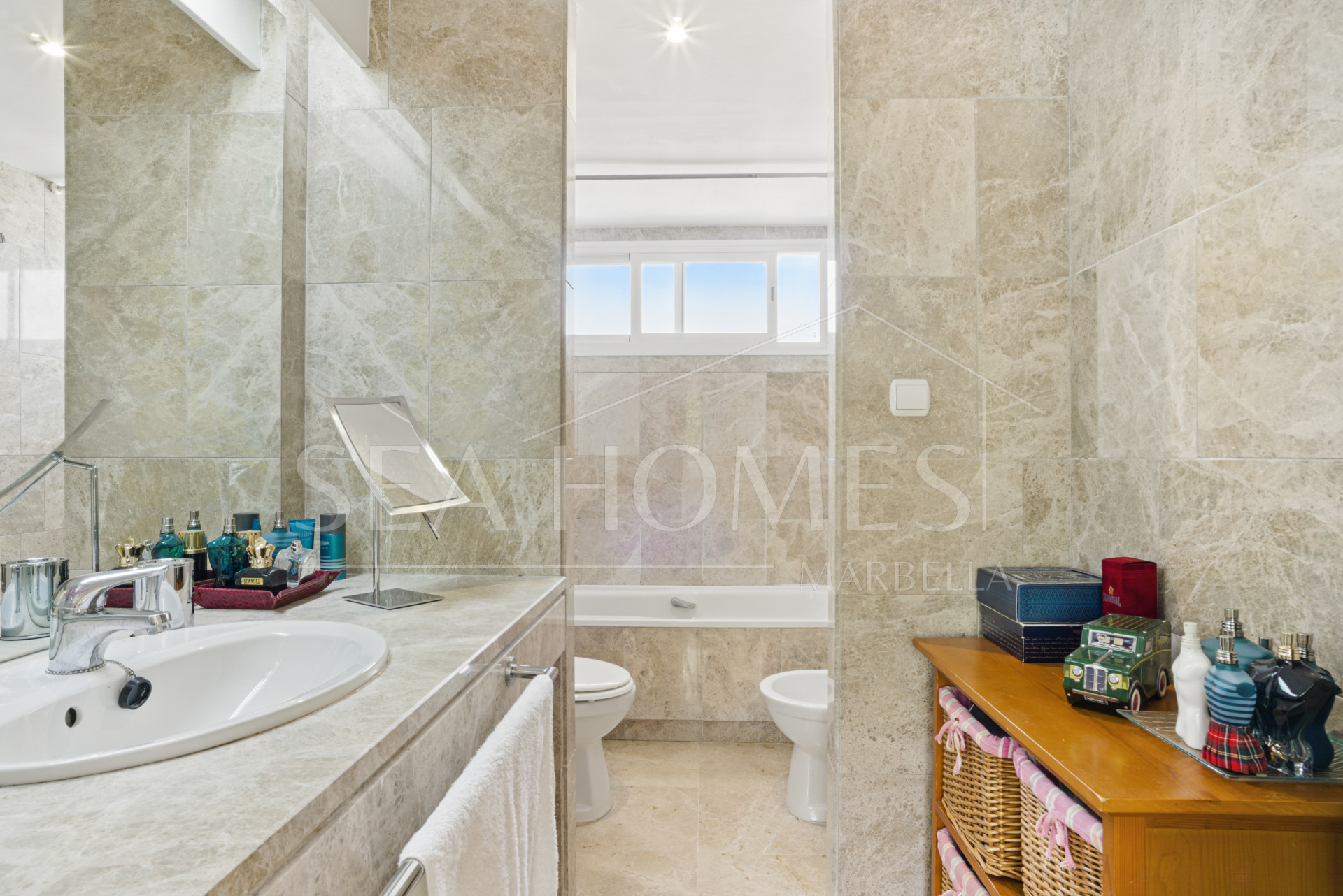 Exclusive east-facing three-bedroom townhouse in Los Naranjos de Marbella.