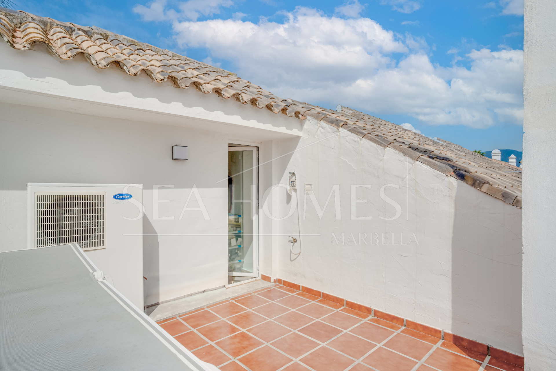 Exclusive east-facing three-bedroom townhouse in Los Naranjos de Marbella.