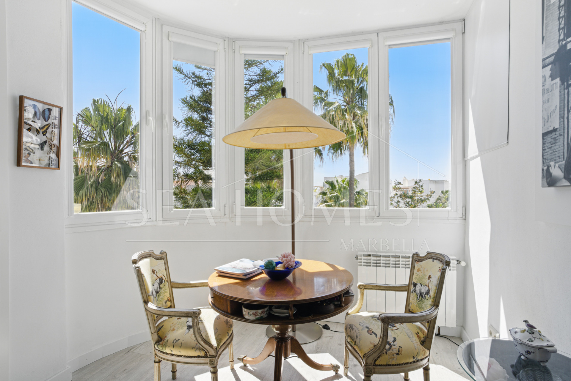 Traditional two bedroom, duplex penthouse in the well-known and gated community Marbella Real with sea views
