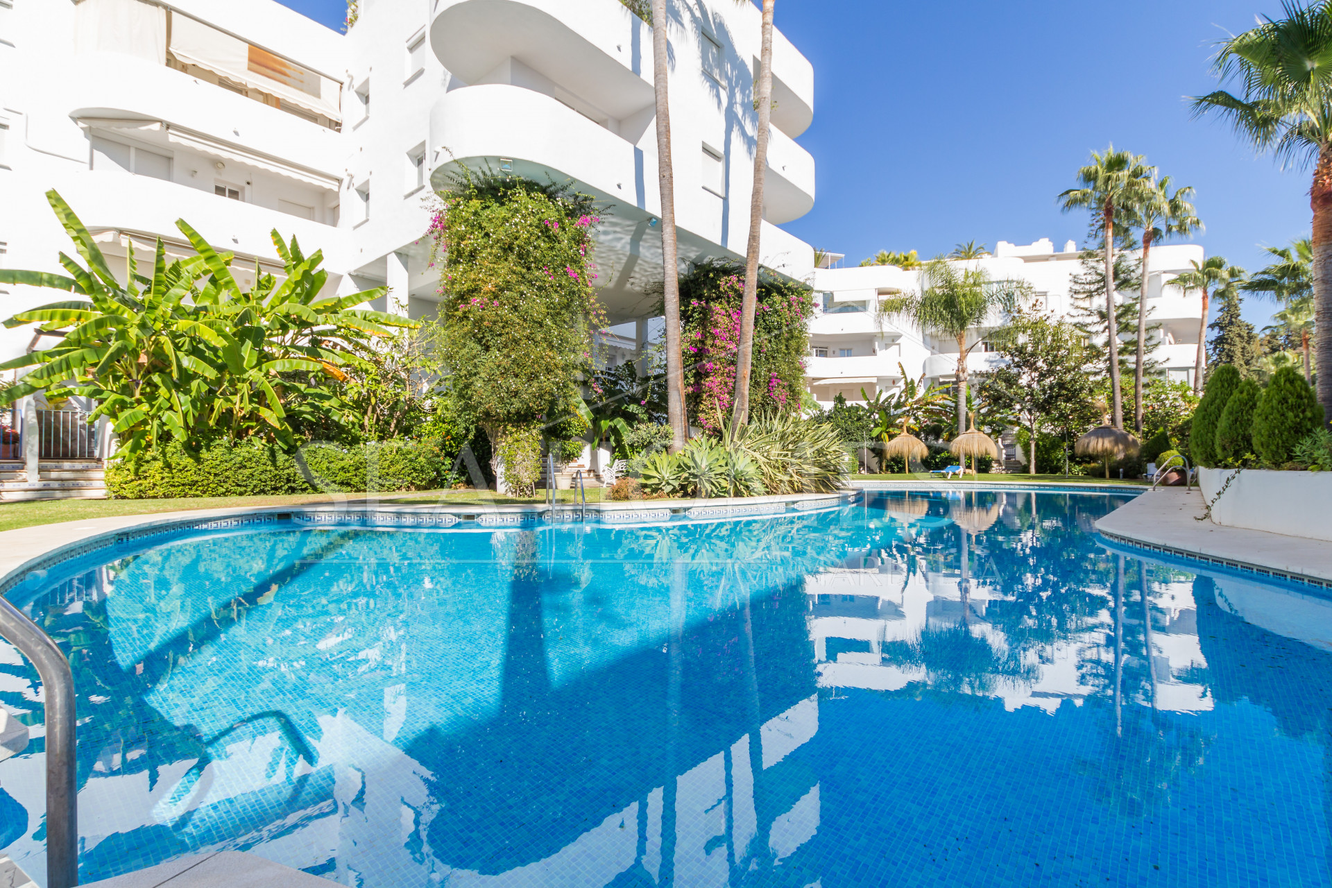 Traditional two bedroom, duplex penthouse in the well-known and gated community Marbella Real with sea views