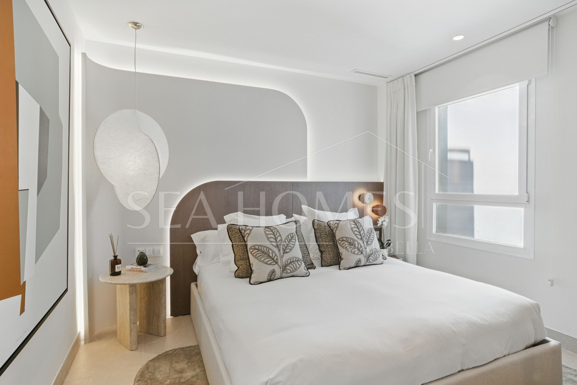 Luxury three bedroom, south west facing, first floor apartment in one of the most exclusive frontline beach communities Palm Beach, Los Monteros