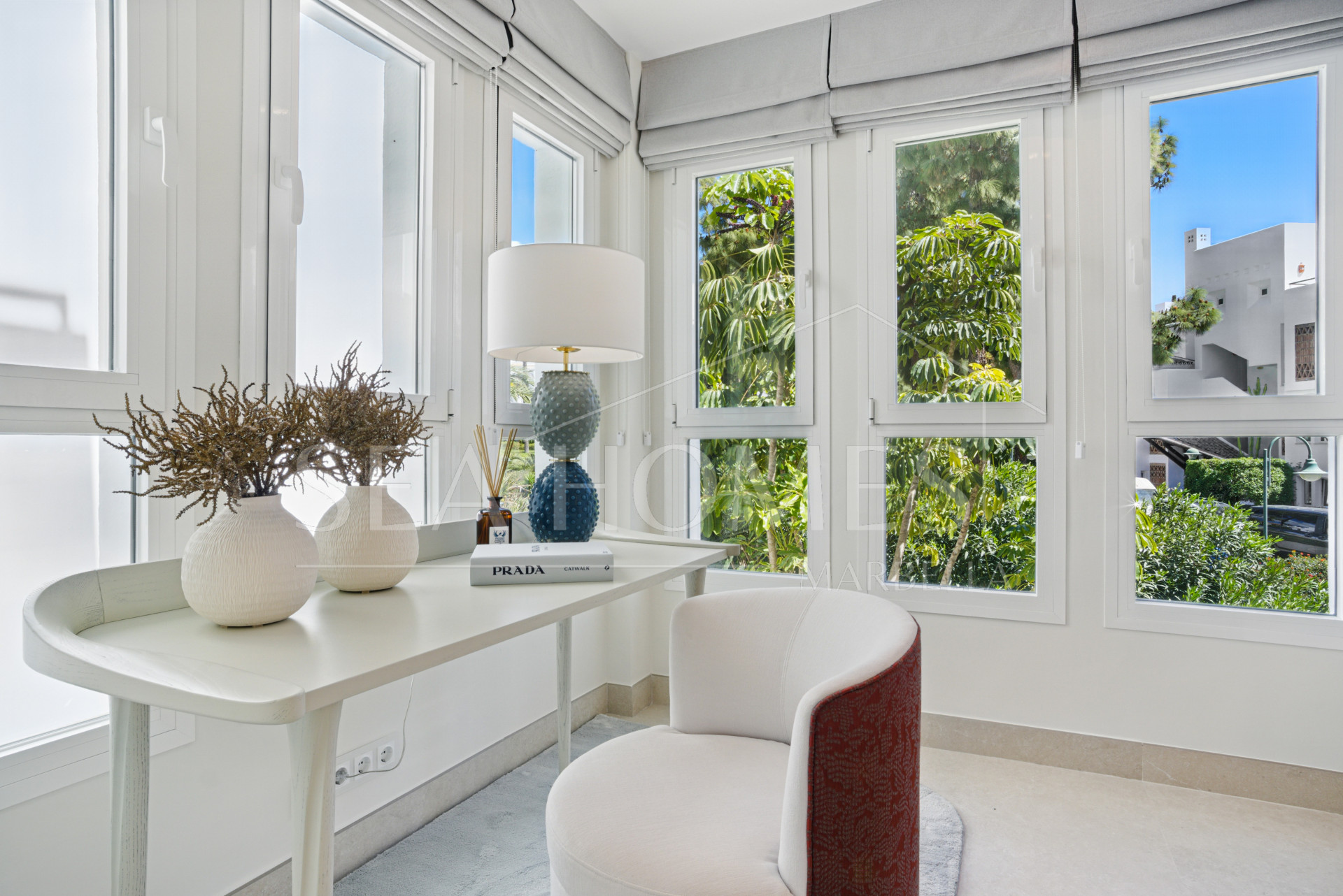 Luxury three bedroom, south west facing, first floor apartment in one of the most exclusive frontline beach communities Palm Beach, Los Monteros
