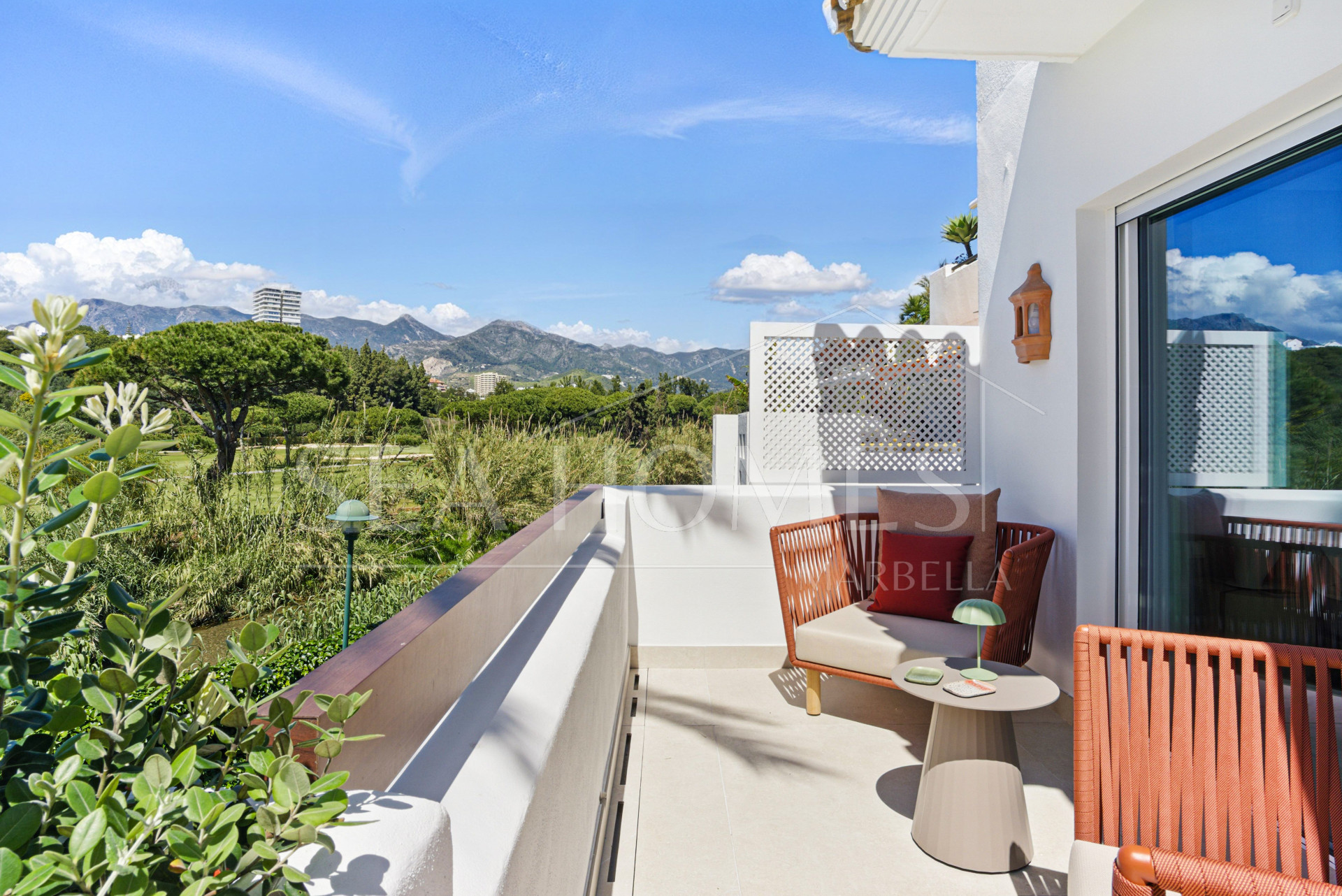Luxury three bedroom, south west facing, first floor apartment in one of the most exclusive frontline beach communities Palm Beach, Los Monteros