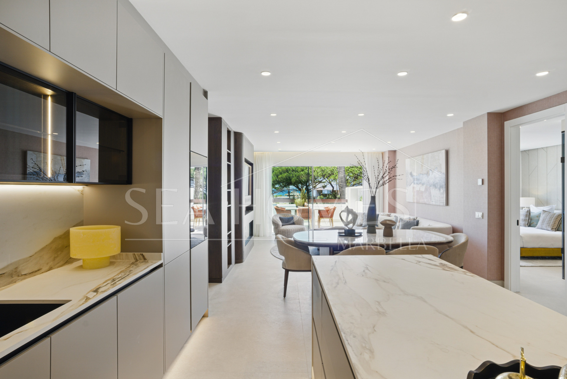 Luxury three bedroom, south west facing, first floor apartment in one of the most exclusive frontline beach communities Palm Beach, Los Monteros