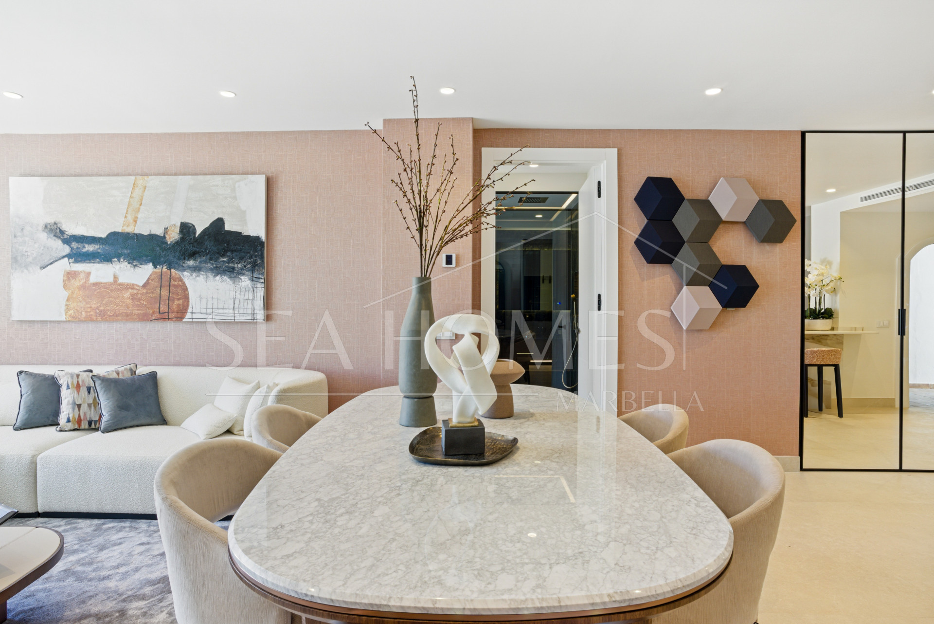 Luxury three bedroom, south west facing, first floor apartment in one of the most exclusive frontline beach communities Palm Beach, Los Monteros