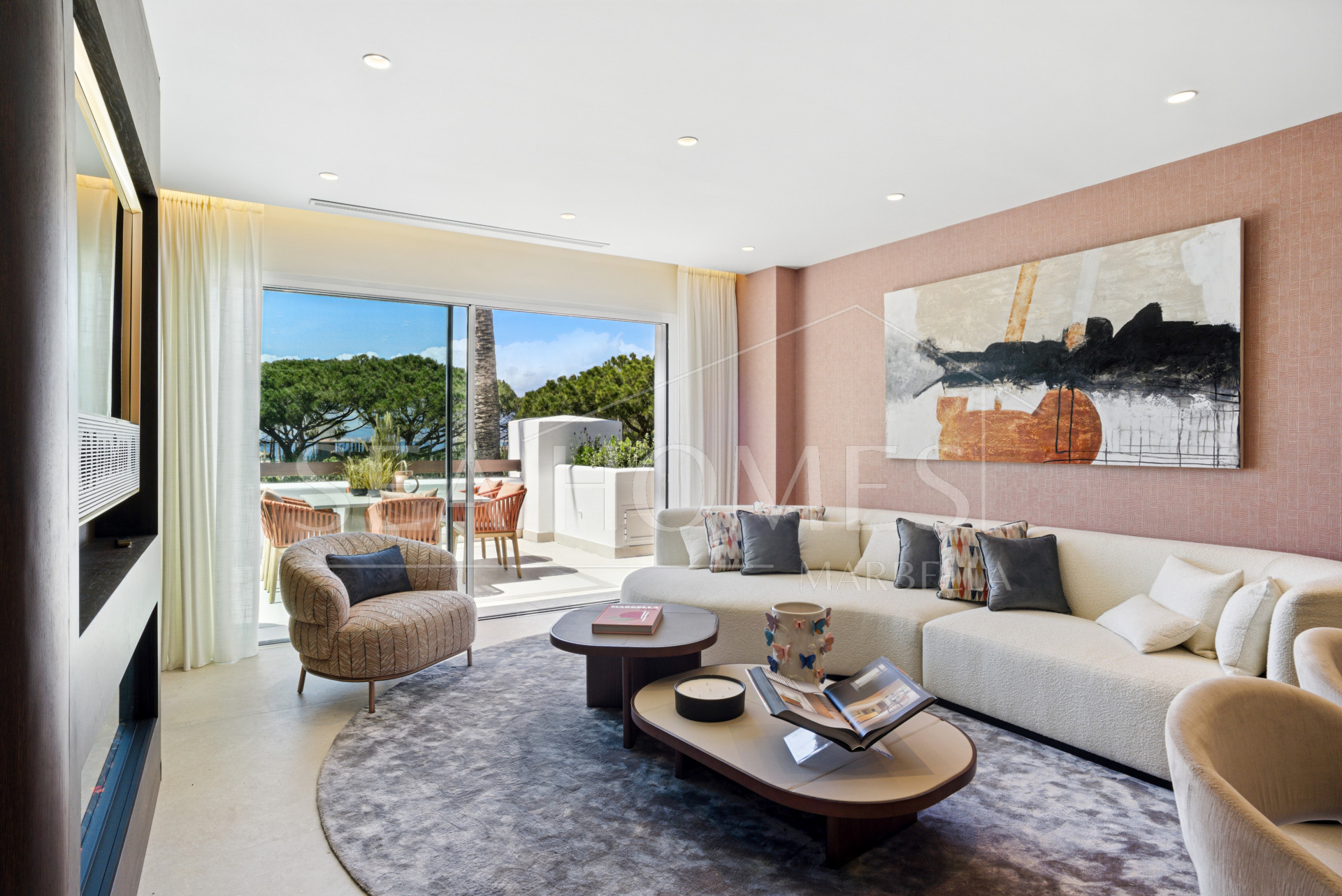 Luxury three bedroom, south west facing, first floor apartment in one of the most exclusive frontline beach communities Palm Beach, Los Monteros