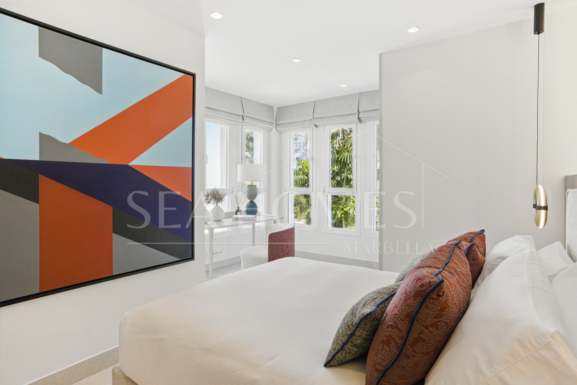 Luxury three bedroom, south west facing, first floor apartment in one of the most exclusive frontline beach communities Palm Beach, Los Monteros