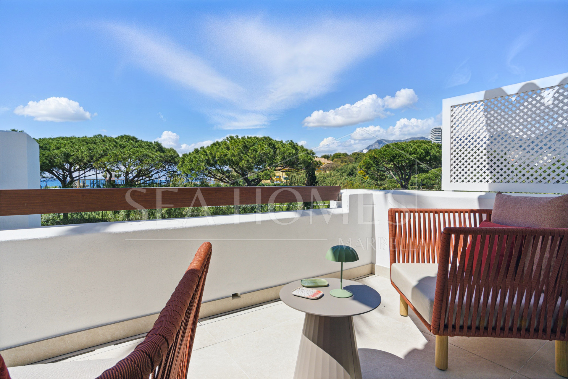 Luxury three bedroom, south west facing, first floor apartment in one of the most exclusive frontline beach communities Palm Beach, Los Monteros