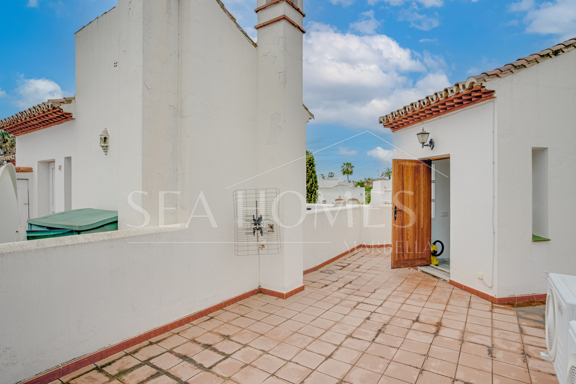 Wonderful three bedroom townhouse with sea views, located in Bel Air, Estepona