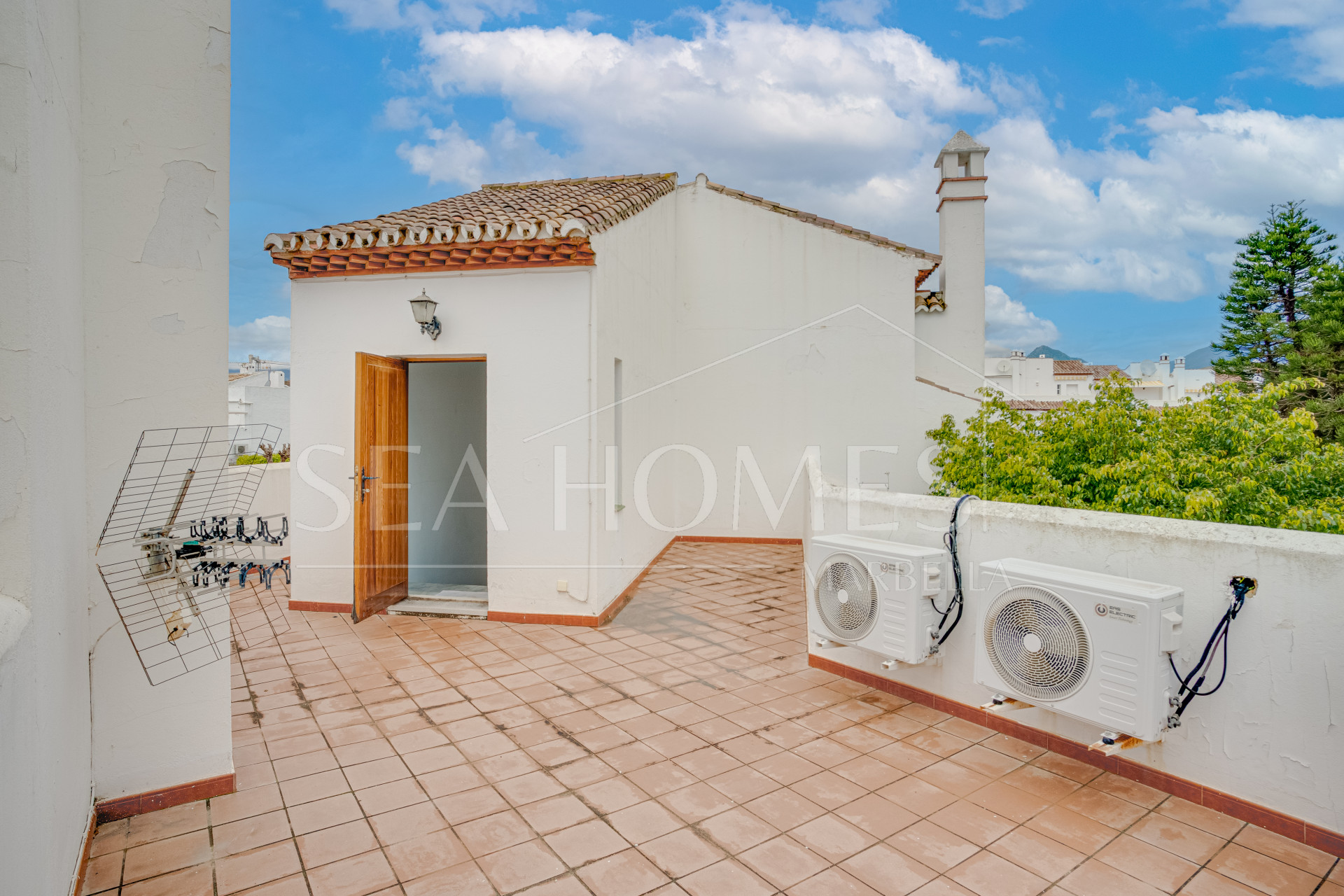 Wonderful three bedroom townhouse with sea views, located in Bel Air, Estepona