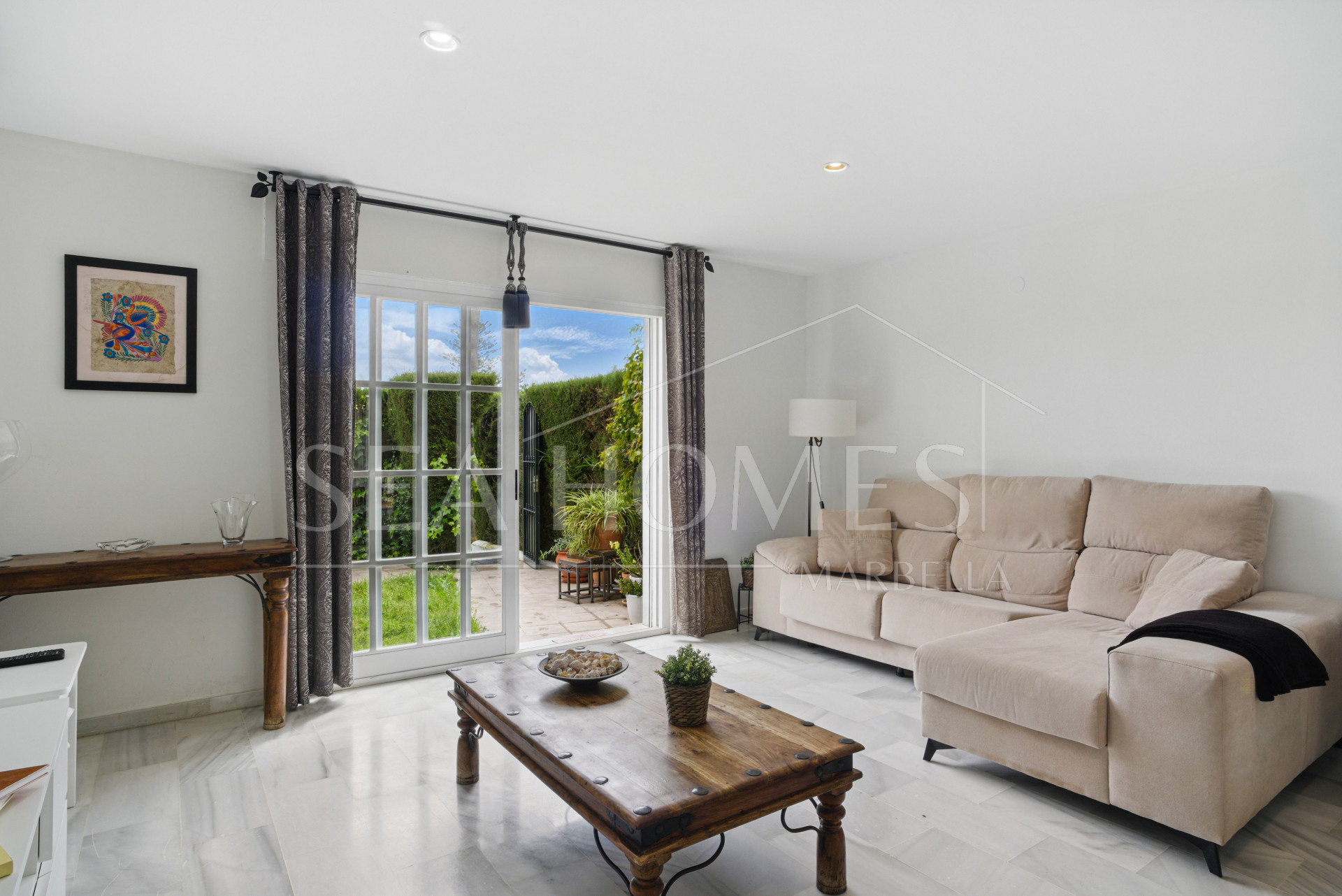 Wonderful three bedroom townhouse with sea views, located in Bel Air, Estepona
